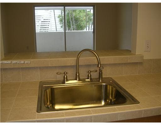 500 BAYVIEW Drive 122, Sunny Isles Beach, FL 33160 5