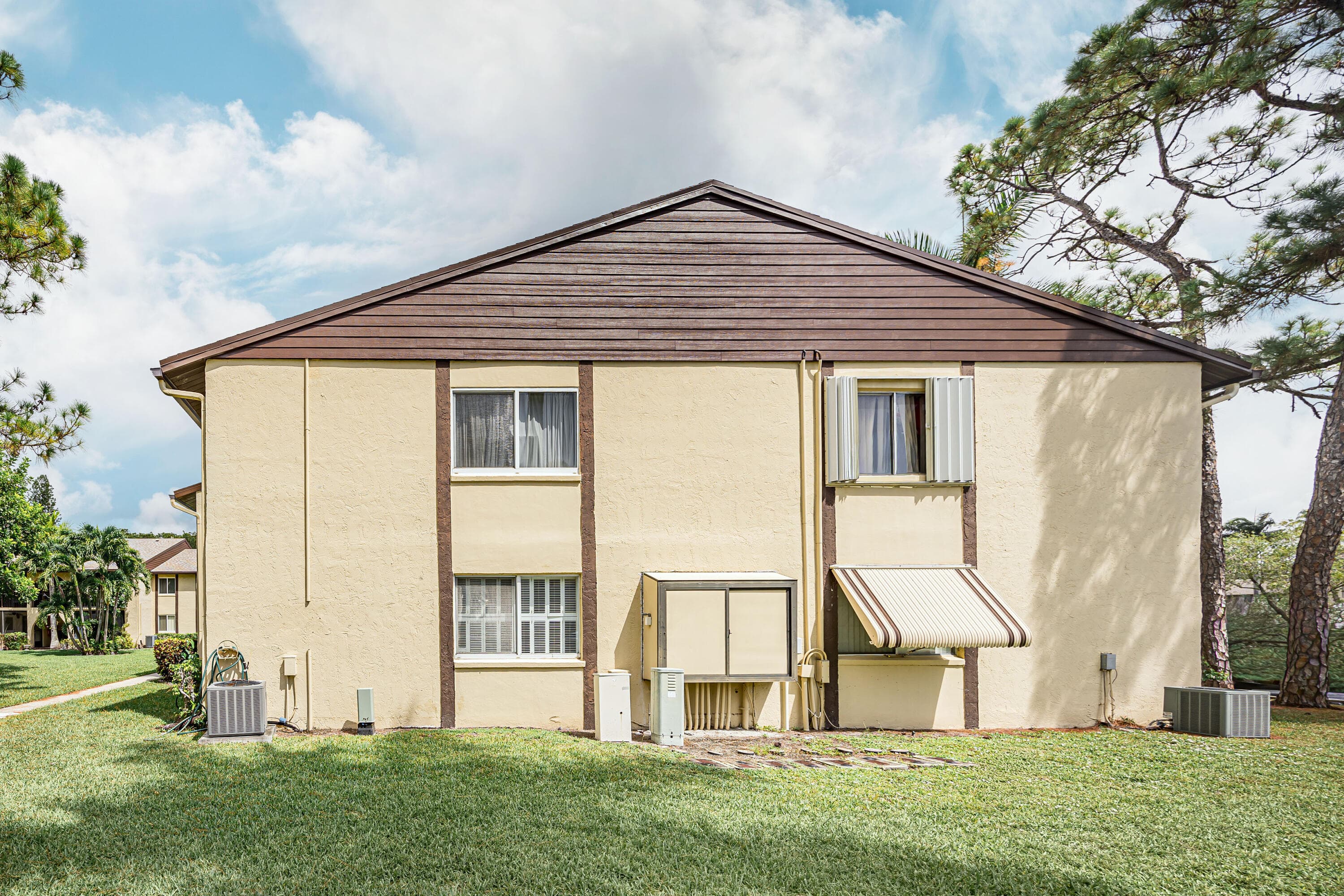 311 Pine Ridge Circle B-1, Greenacres, FL 33463