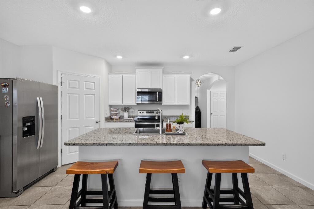 6282 NW Regent Street, Port St. Lucie, FL 34983 6