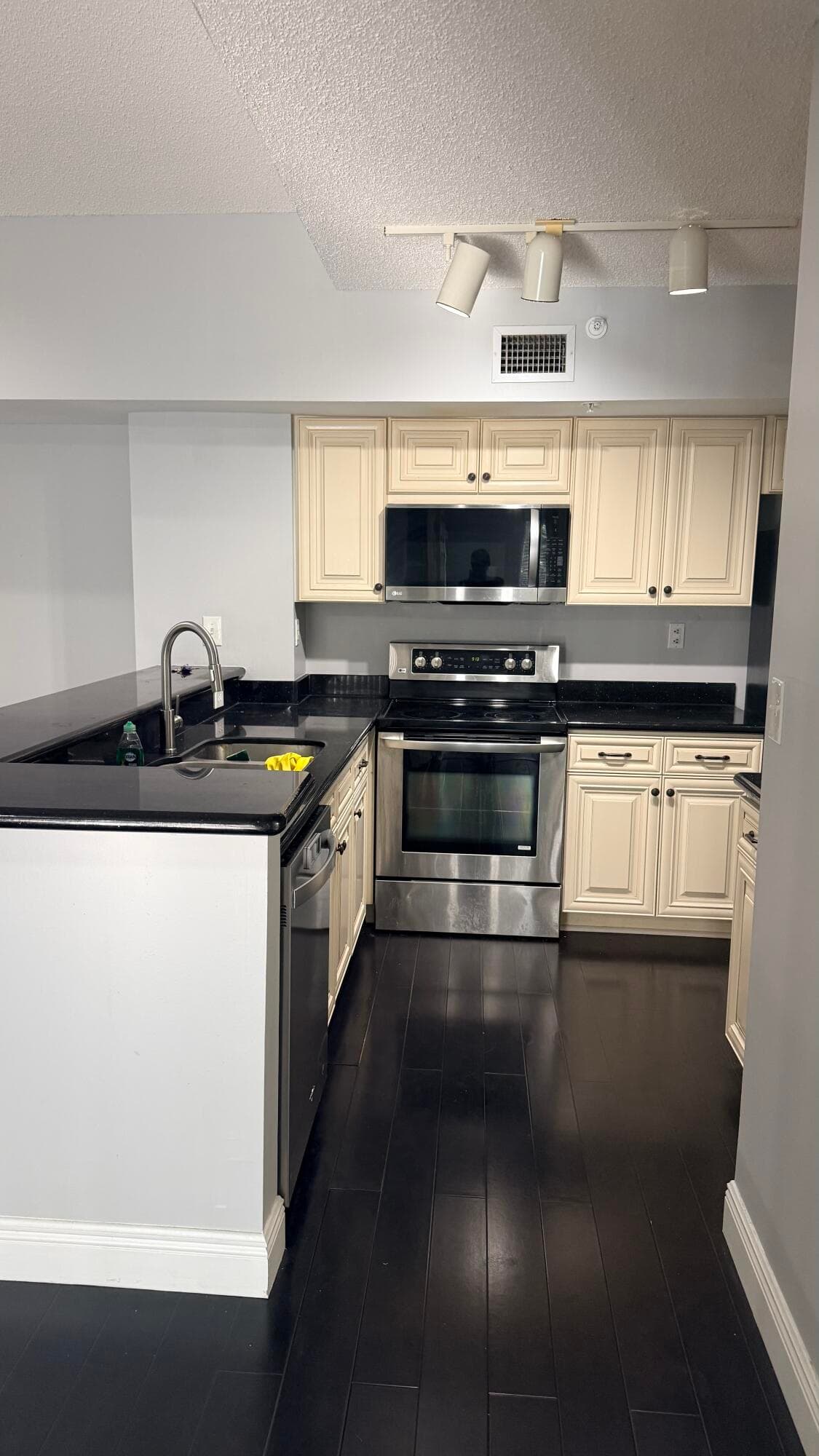 2640 S University Drive 325, Davie, FL 33328