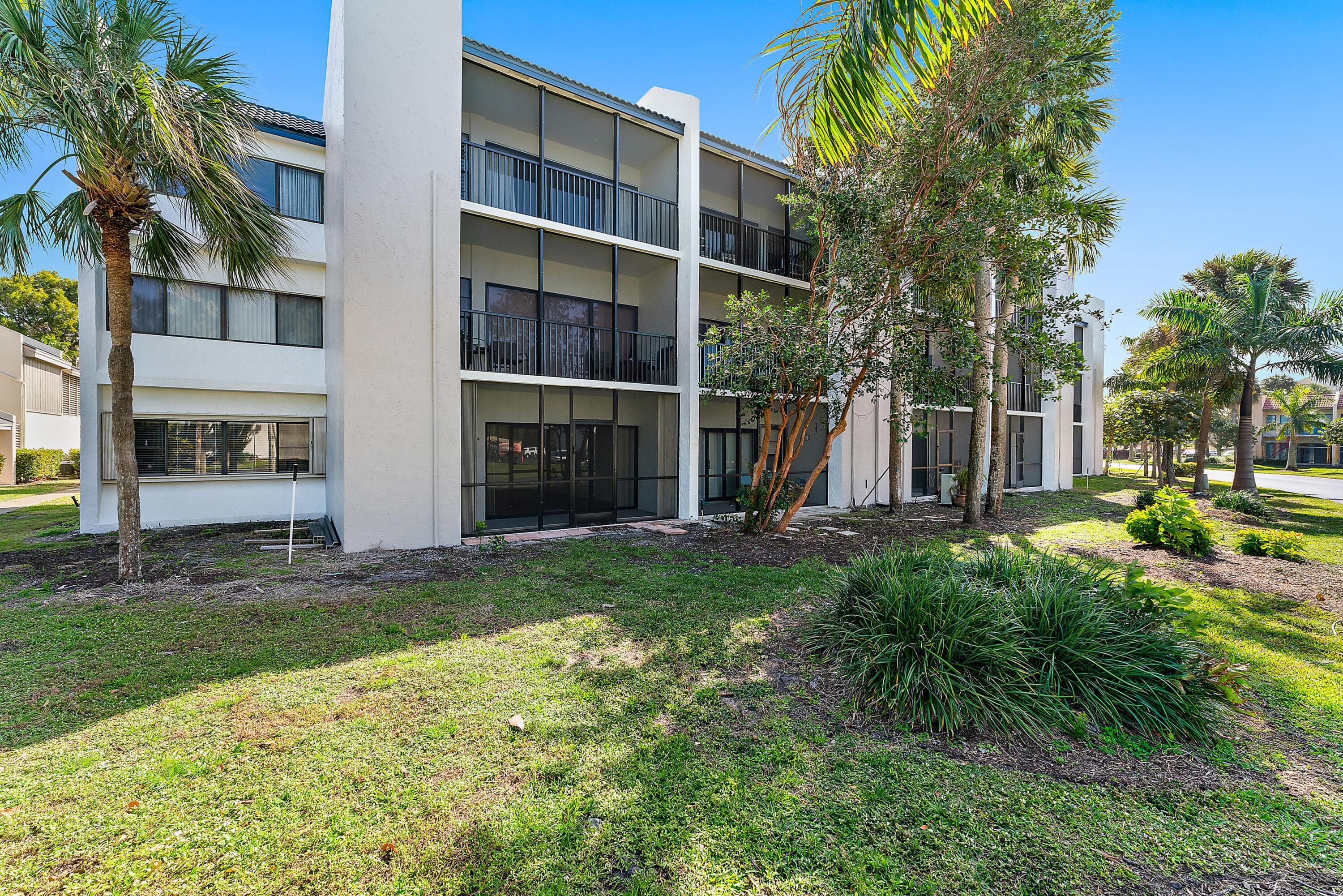 1605 S US Highway V6-104, Jupiter, FL 33477 3