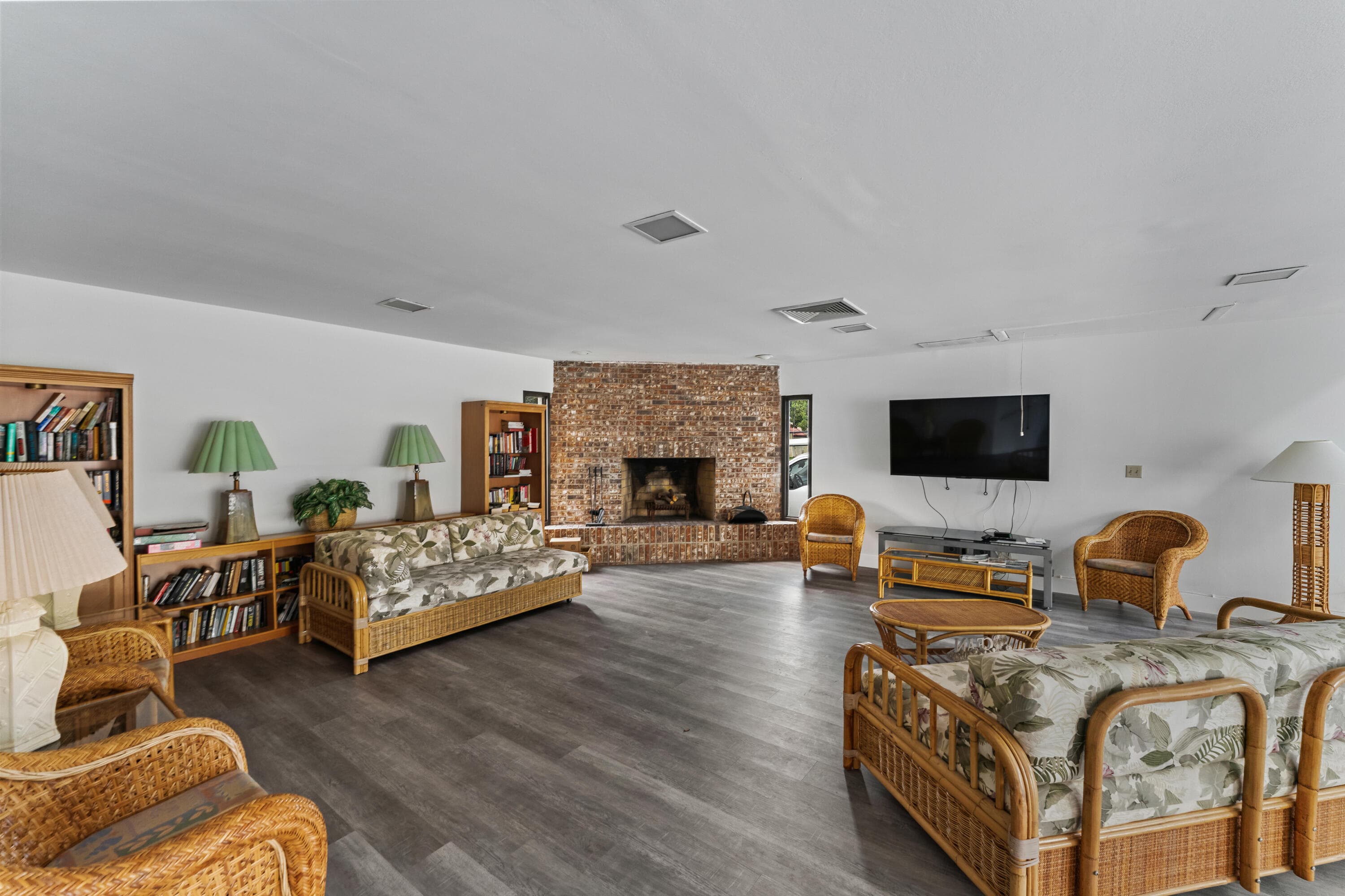 1605 S US Highway V6-104, Jupiter, FL 33477 34
