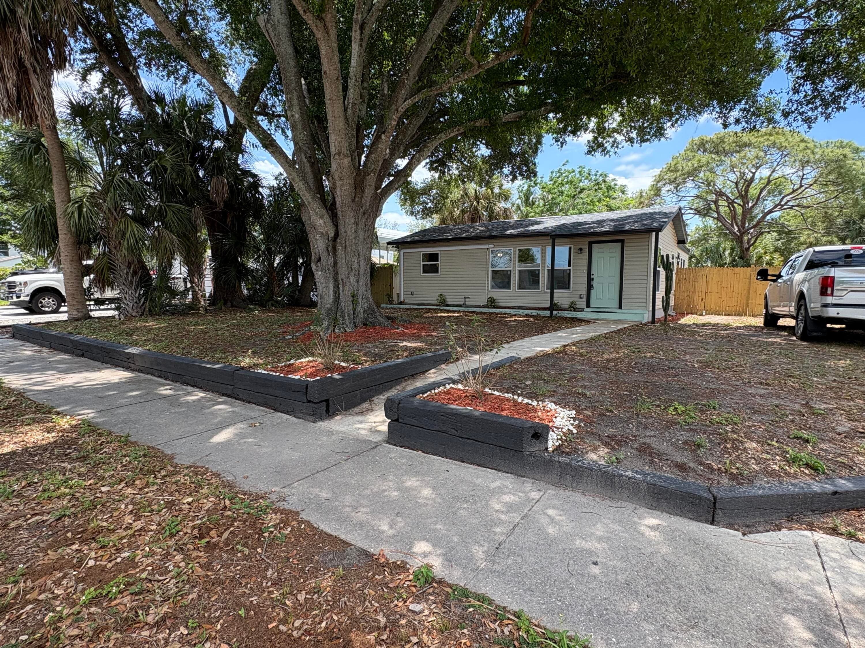 6948 DARTMOUTH Avenue N, St. Petersburg, FL 33710