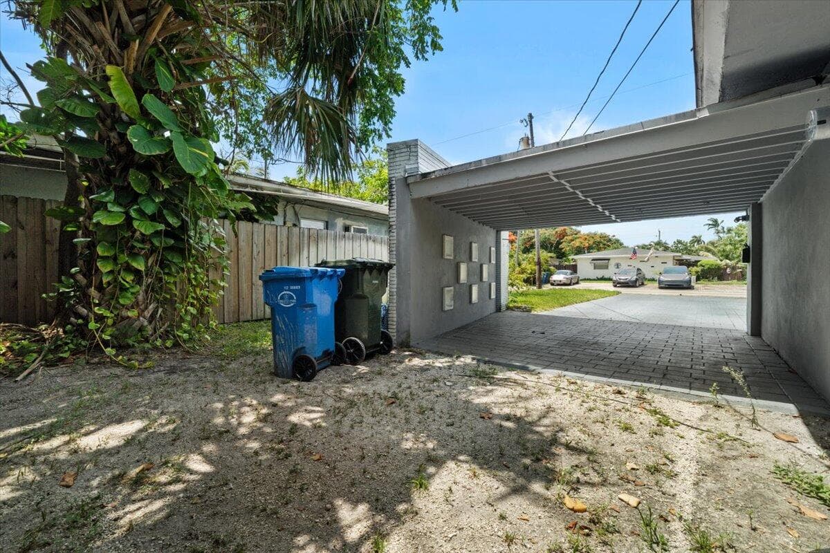 1560 NE 32ND Street, Oakland Park, FL 33334 32
