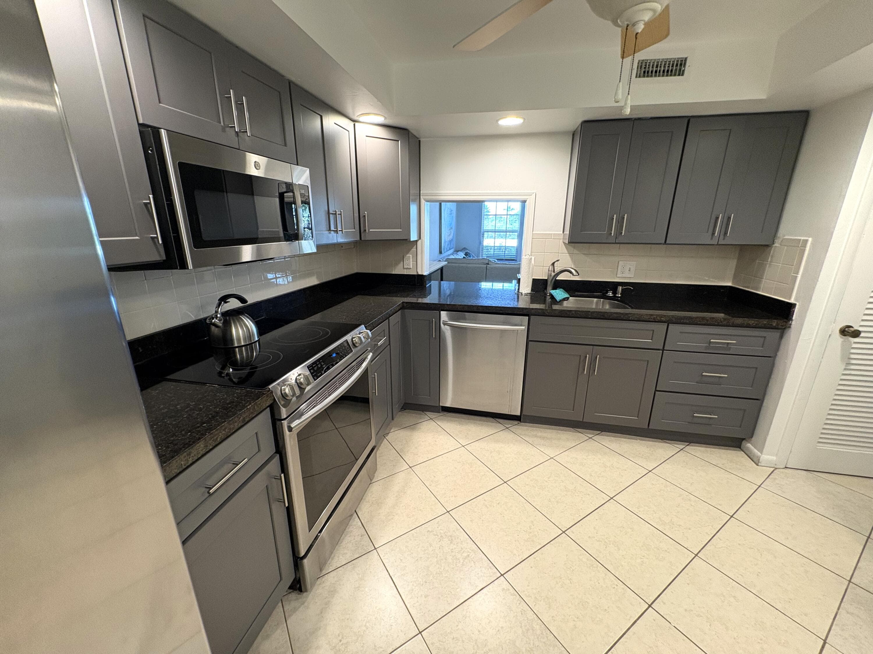 640 TENNIS CLUB Drive 311, Fort Lauderdale, FL 33311 4