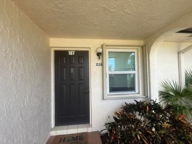 197 Lake Susan Lane, West Palm Beach, FL 33411 2