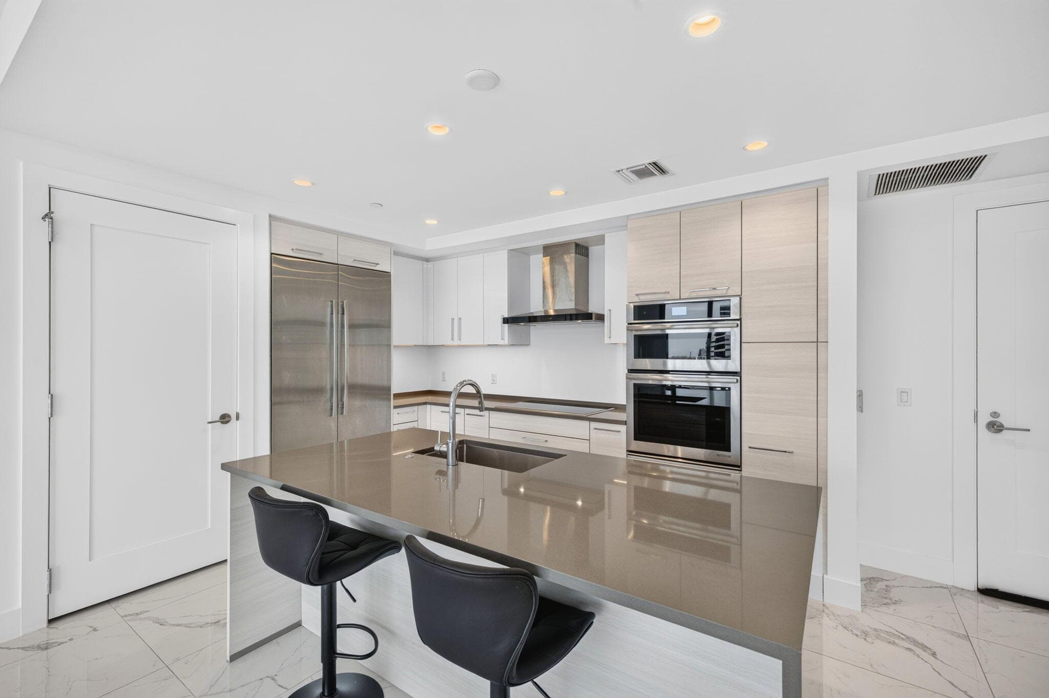 100 E Las Olas Boulevard 1902, Fort Lauderdale, FL 33301 3