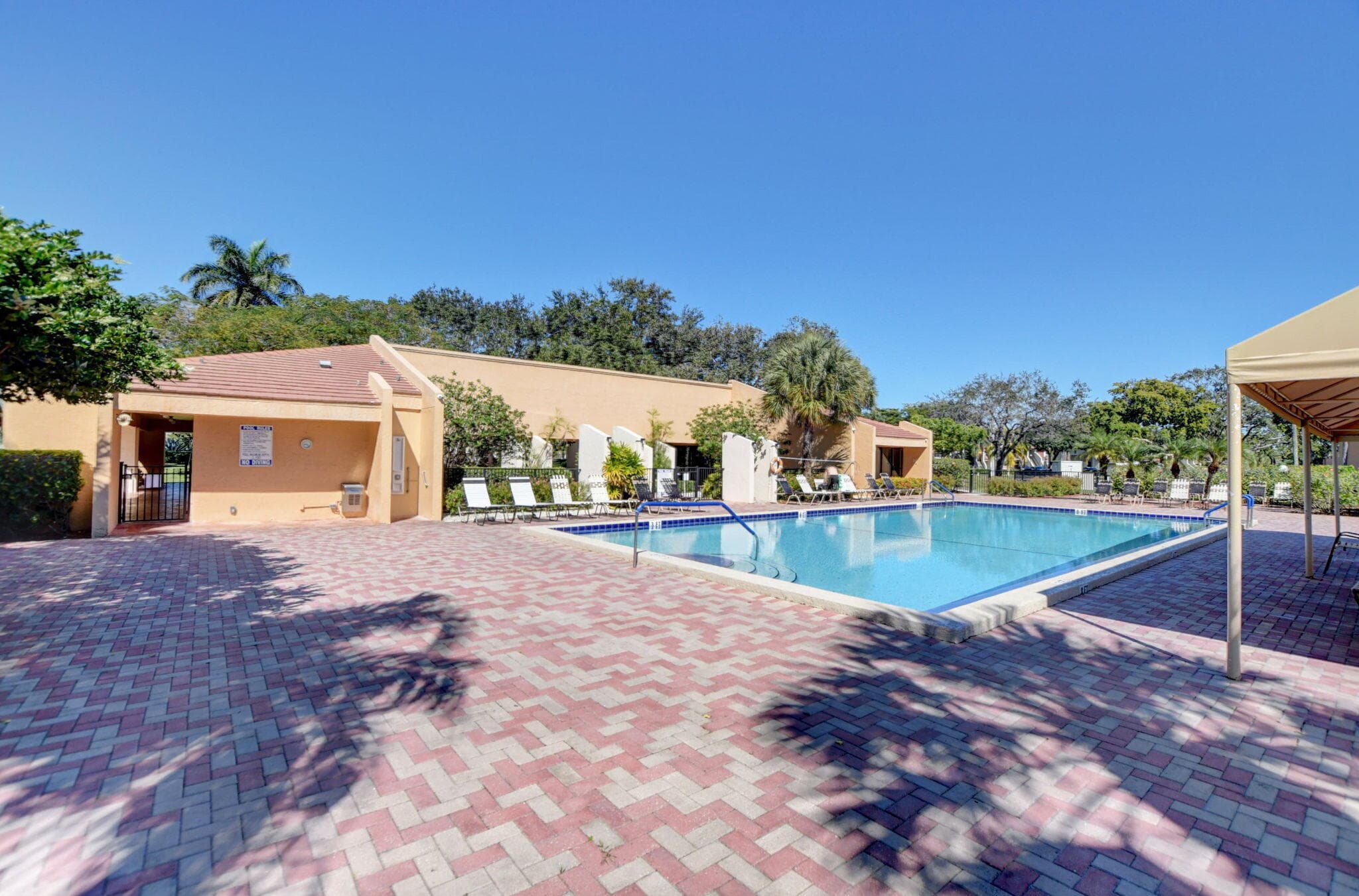 6048 Coral Lake Drive, Margate, FL 33063 24