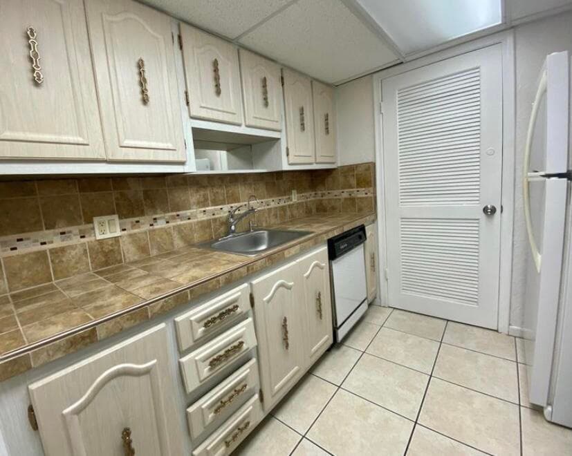 301 Croton Avenue 407, Lantana, FL 33462 4