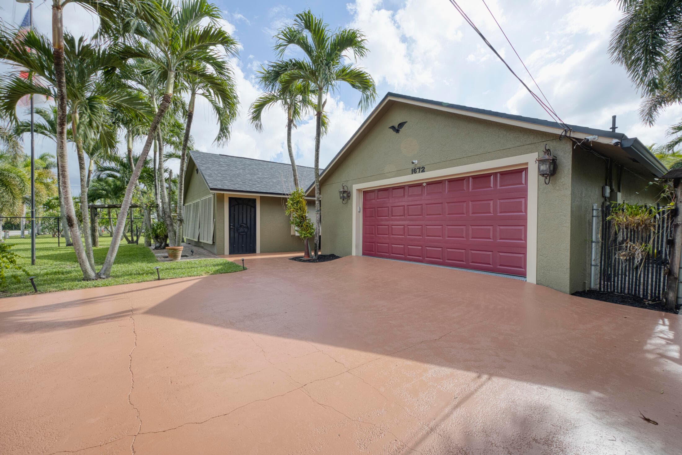 1672 ERIE Terrace, Palm Springs, FL 33406 2