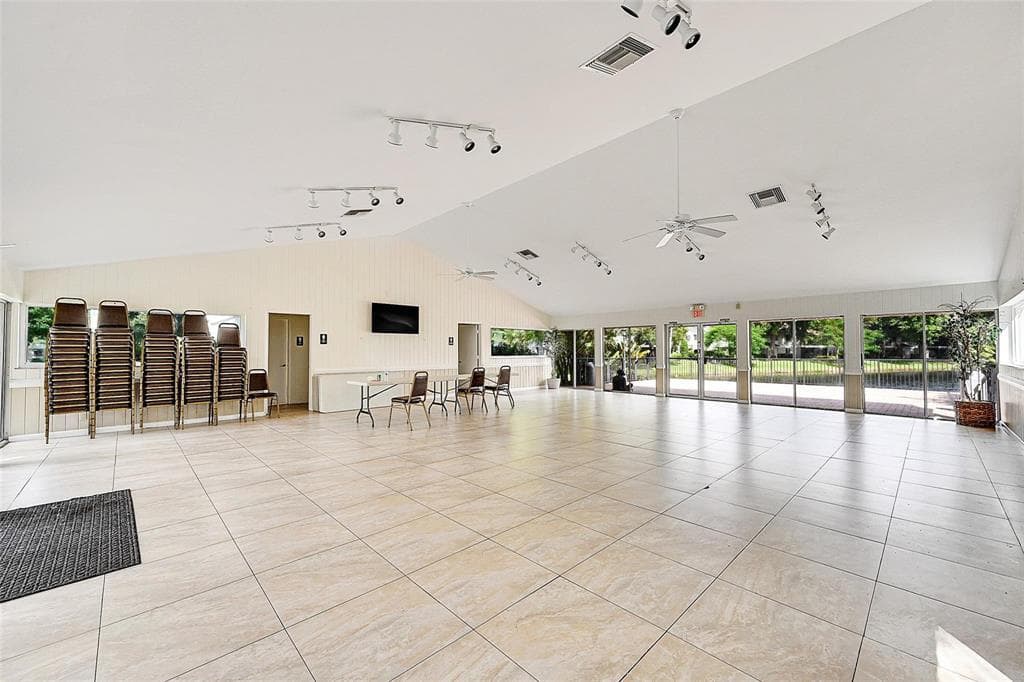 117 GARDENS Drive 204, Pompano Beach, FL 33069 25