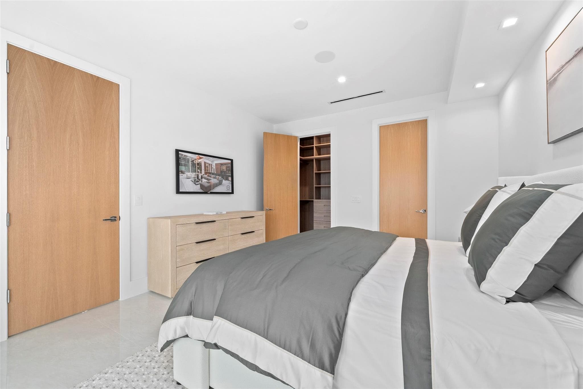 24 FIESTA Way, Fort Lauderdale, FL 33301 51
