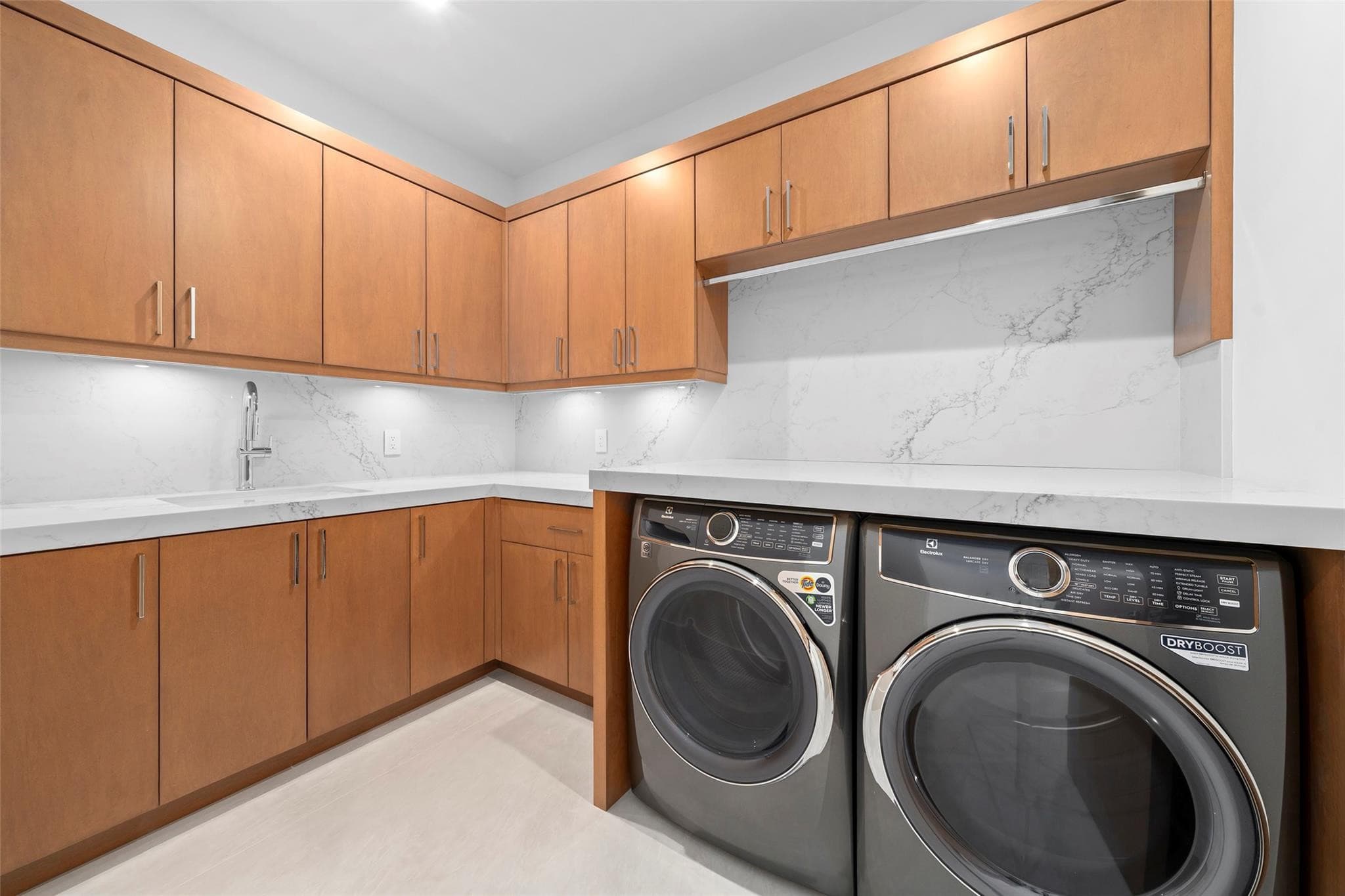 24 FIESTA Way, Fort Lauderdale, FL 33301 57