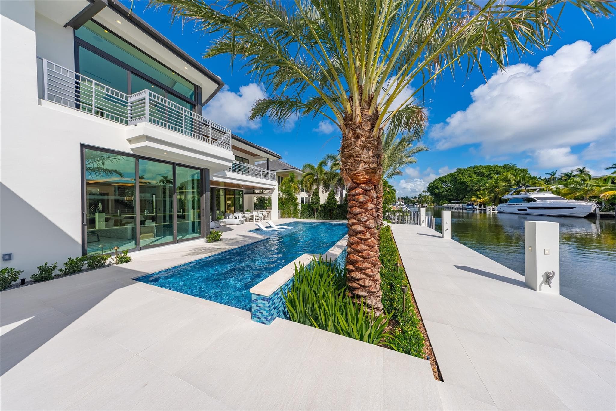 24 FIESTA Way, Fort Lauderdale, FL 33301 73