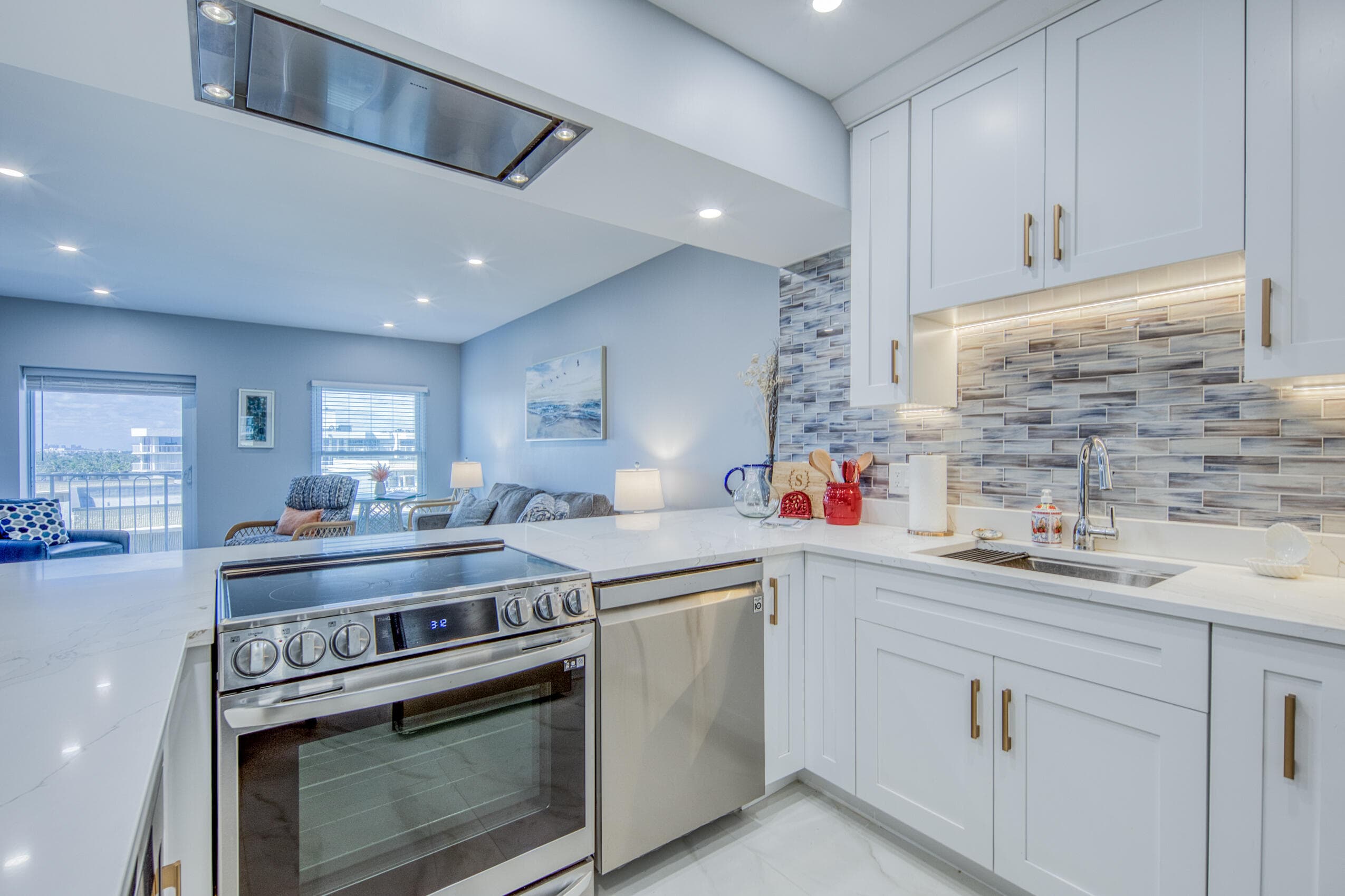 3230 S OCEAN Boulevard E609, Palm Beach, FL 33480 2