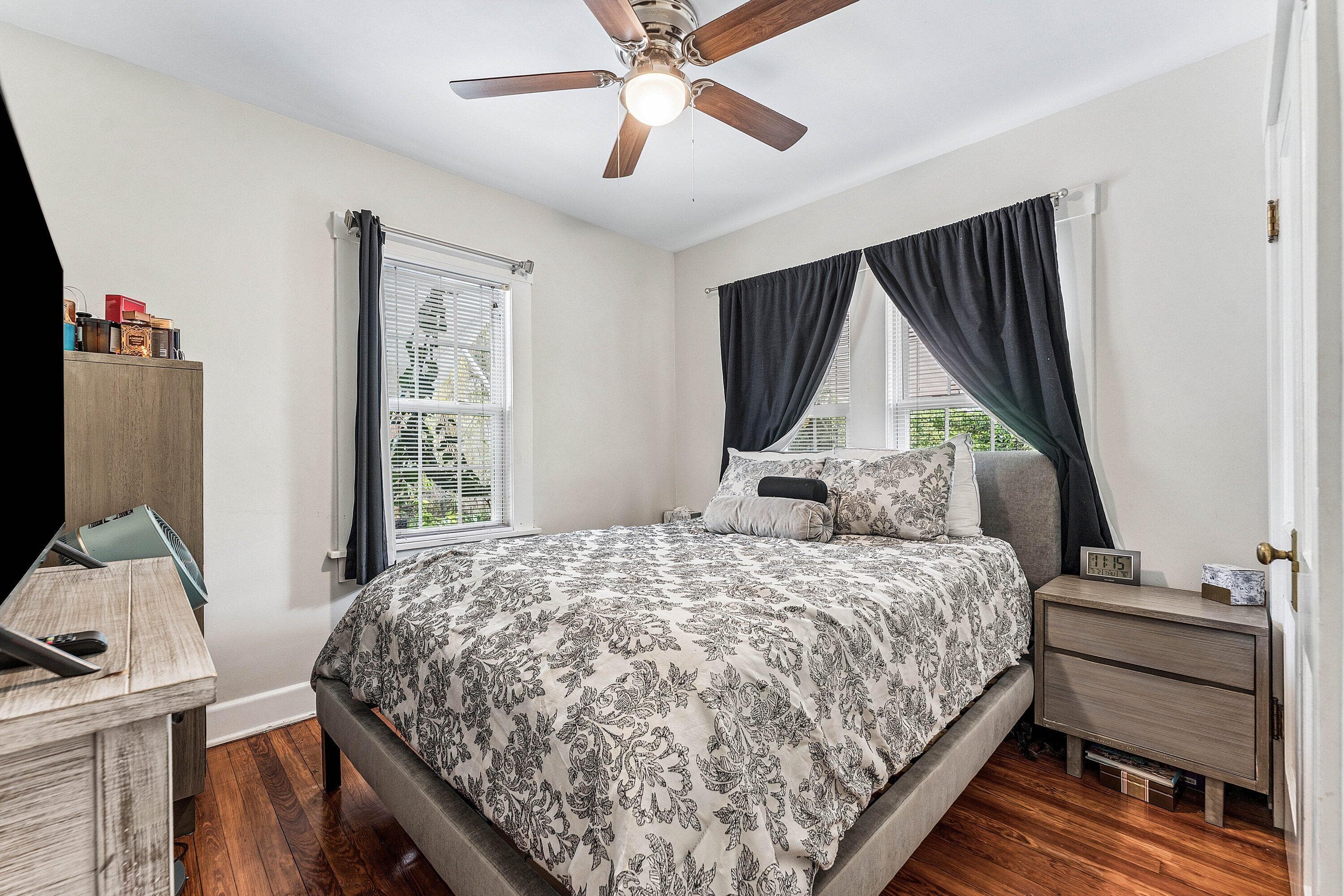 427 58th Street, West Palm Beach, FL 33407 22