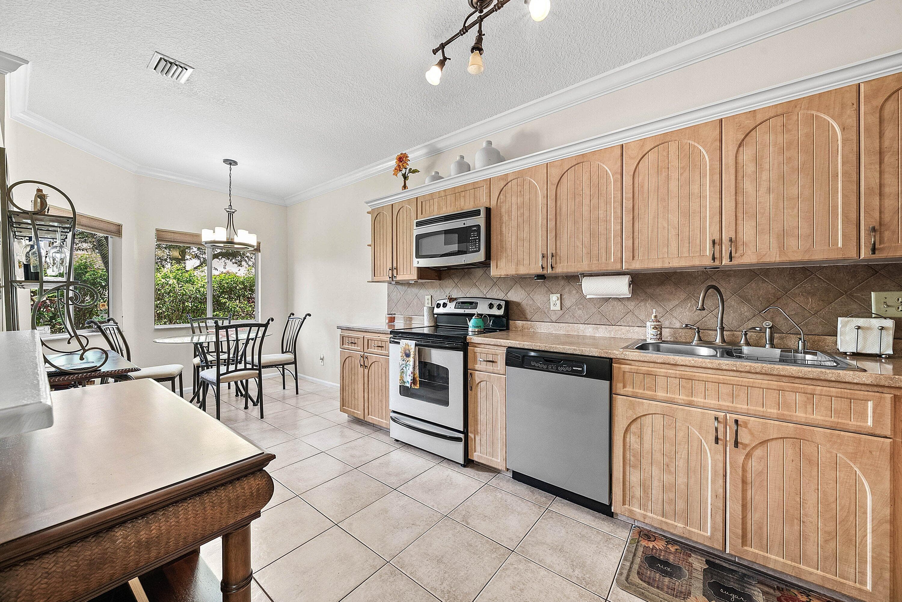 6757 Via Regina, Boca Raton, FL 33433 11