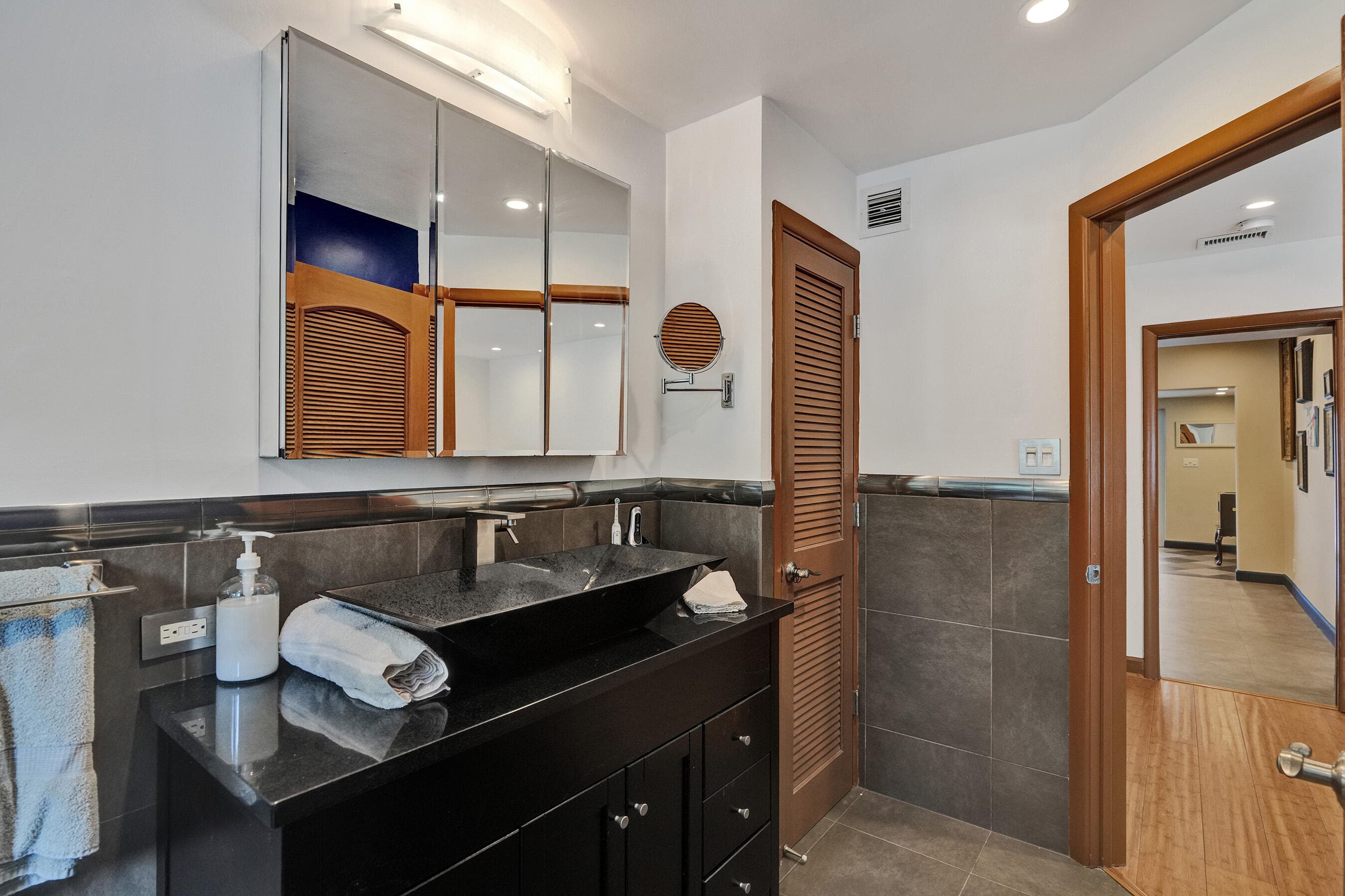908 NE 16th Place, Fort Lauderdale, FL 33305 24