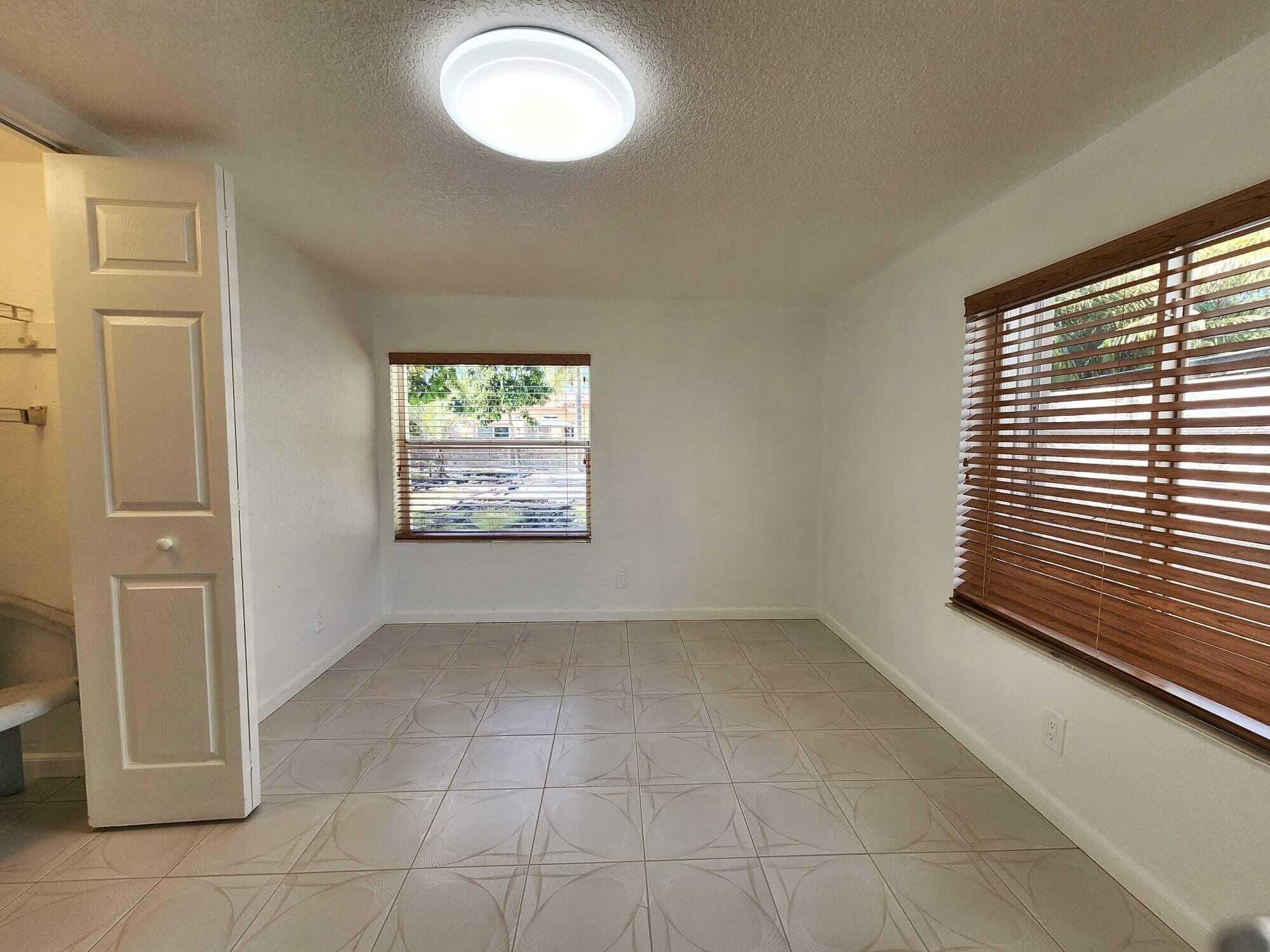 617 NE 8TH Avenue, Boynton Beach, FL 33435 35