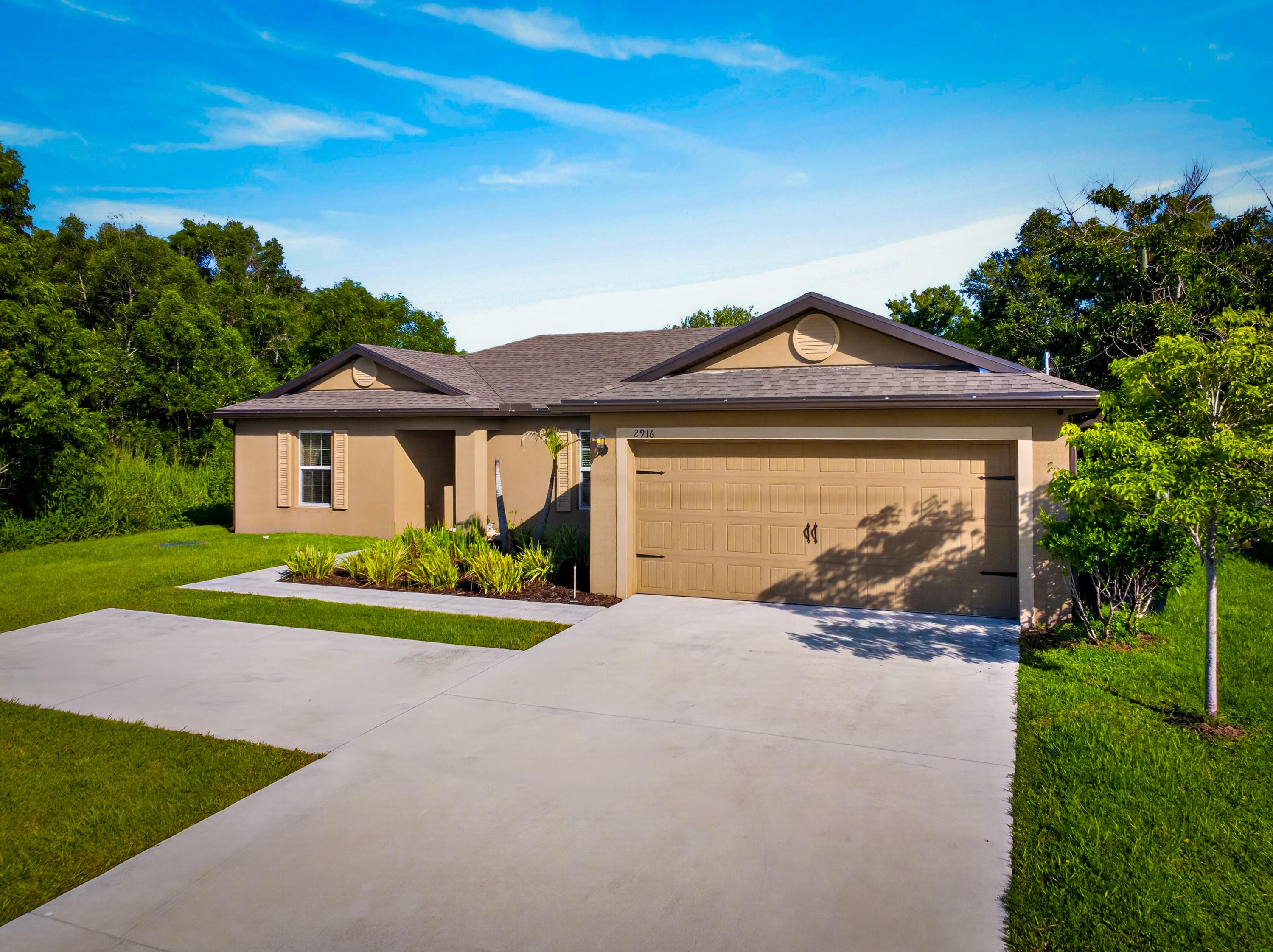 2916 SE Melaleuca Boulevard, FL 34952 2