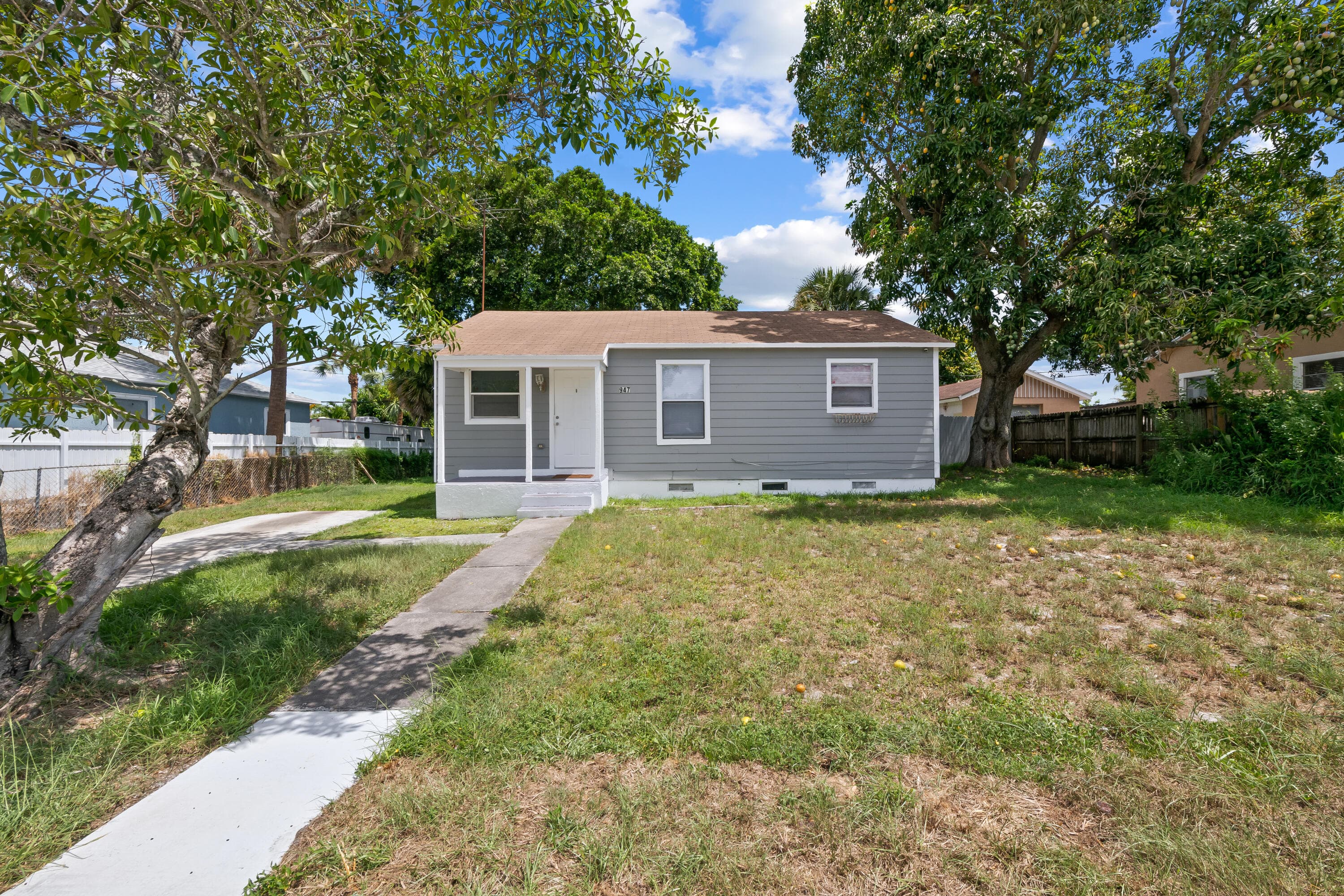 947 43RD Street, West Palm Beach, FL 33407