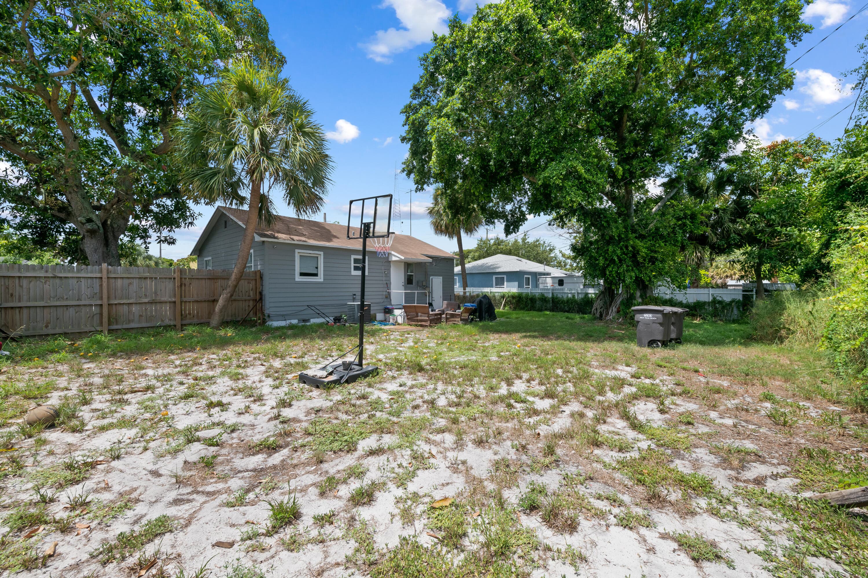 947 43RD Street, West Palm Beach, FL 33407 16
