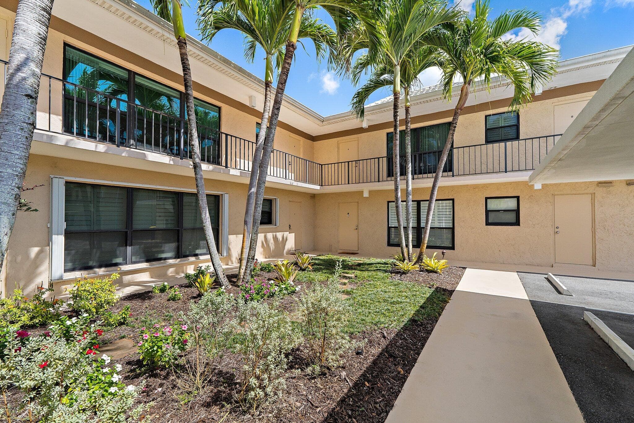 1 SE TURTLE CREEK Drive A, Jupiter, FL 33469