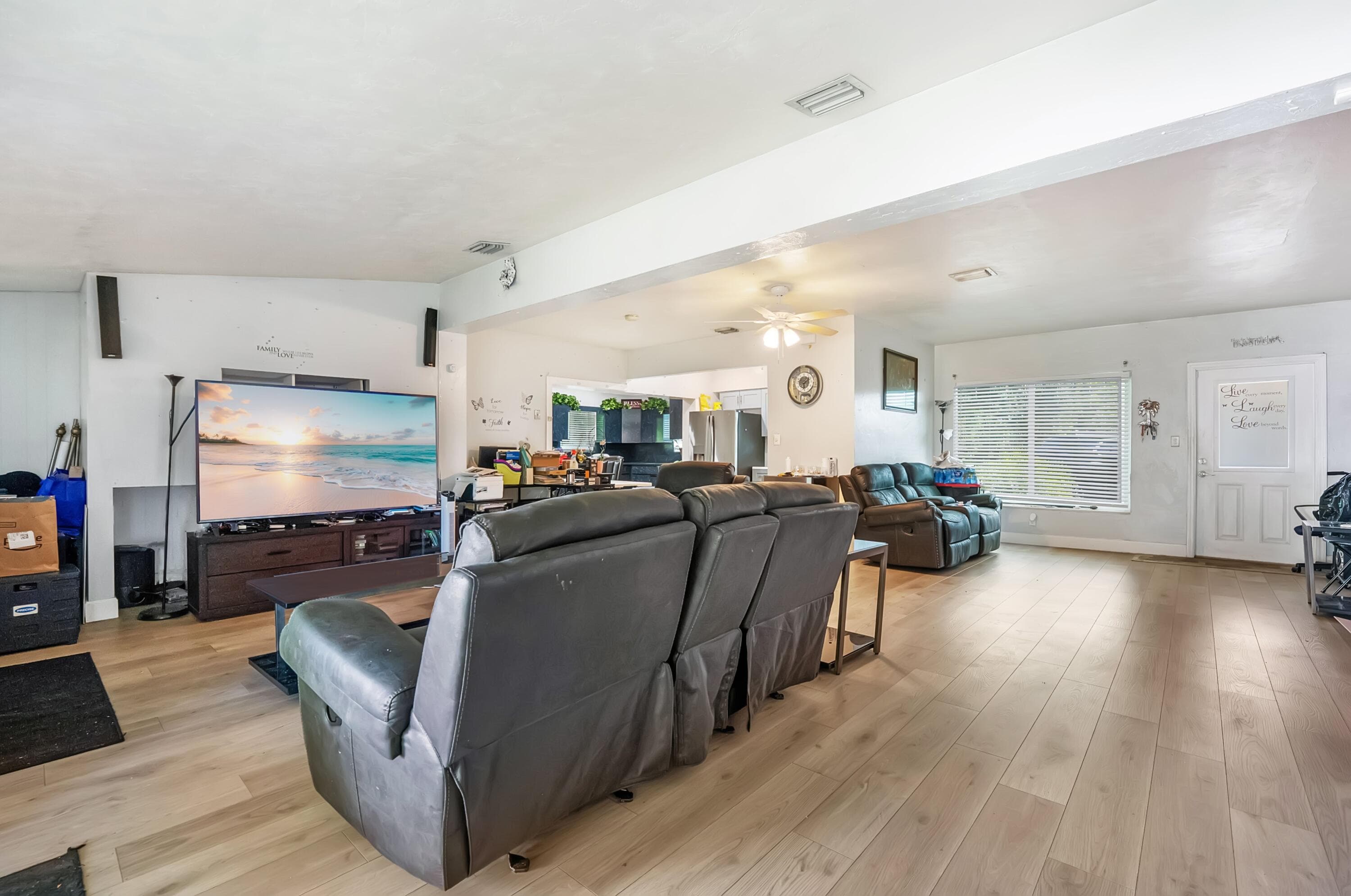 3250 E Glendale Boulevard, Fort Lauderdale, FL 33312 3