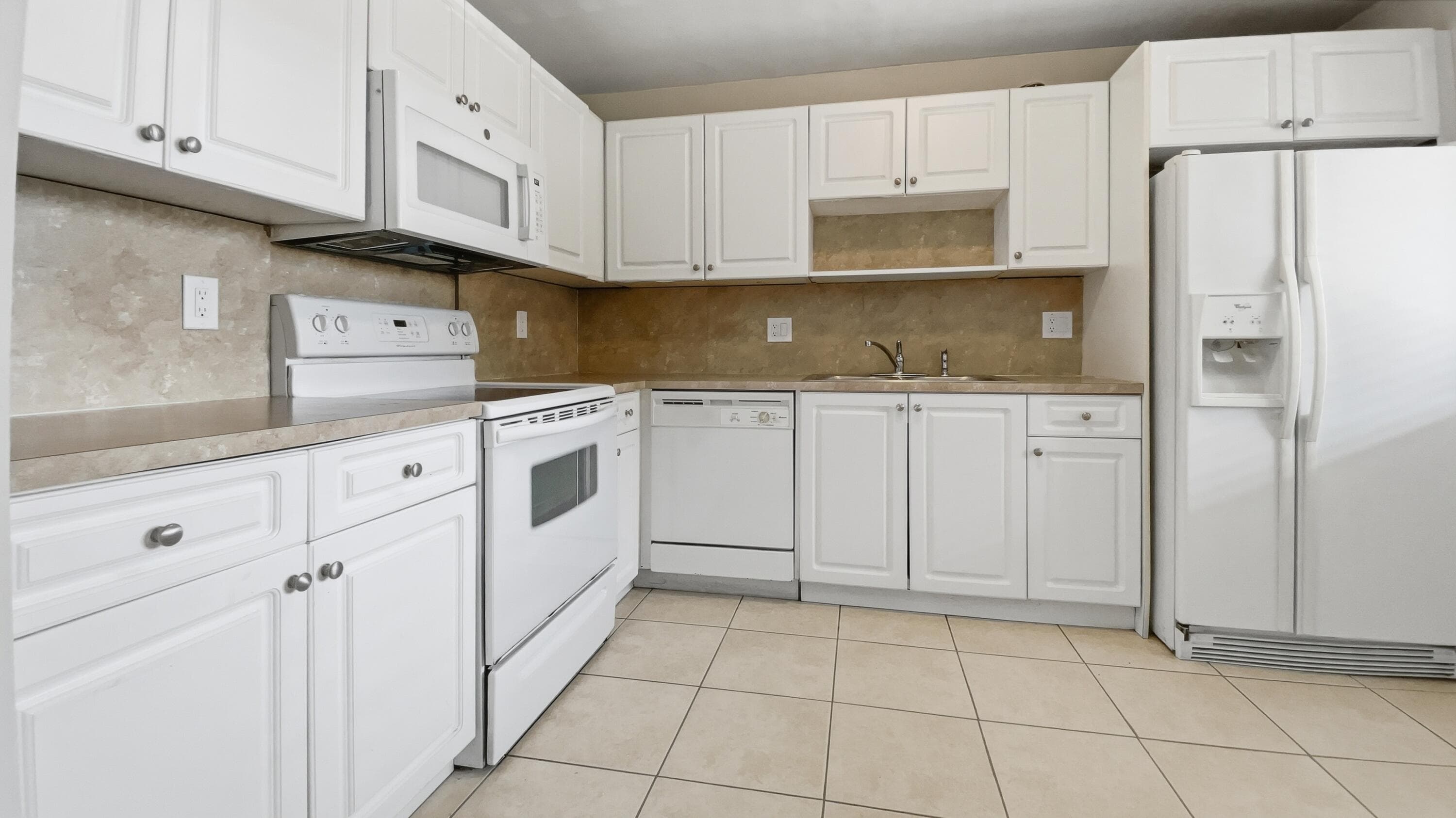 197 Lakeview Drive 202, Weston, FL 33326 5