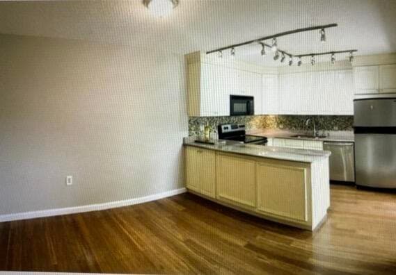 1700 Embassy Drive 105, West Palm Beach, FL 33401 2