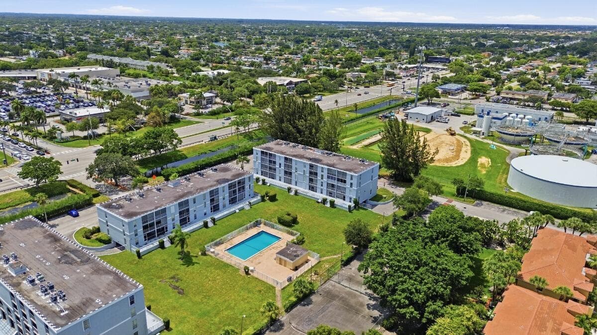 7980 N French Drive Unit 3-305, Pembroke Pines, FL 33024 32