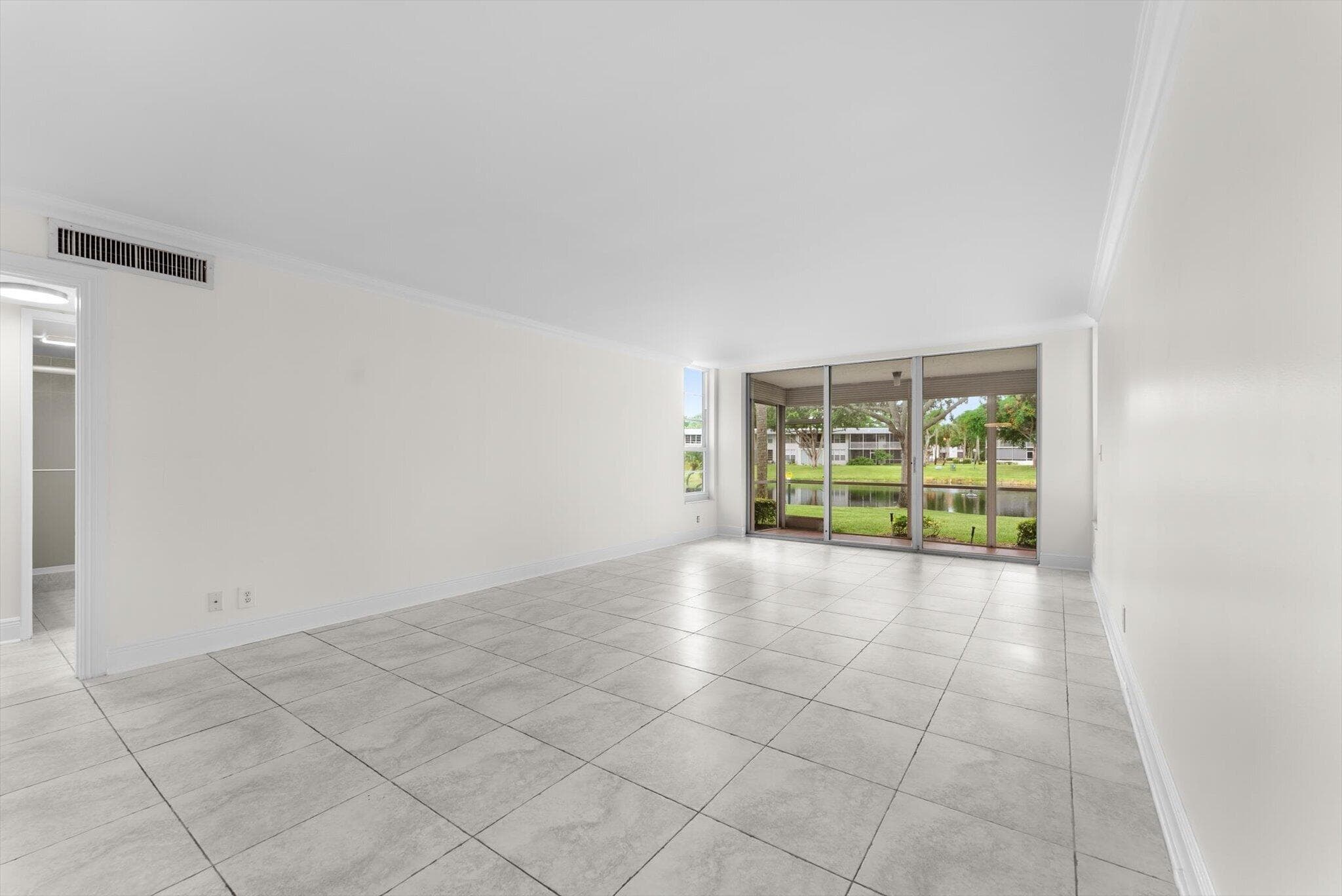 4240 OAKS Terrace 103, Pompano Beach, FL 33069 2