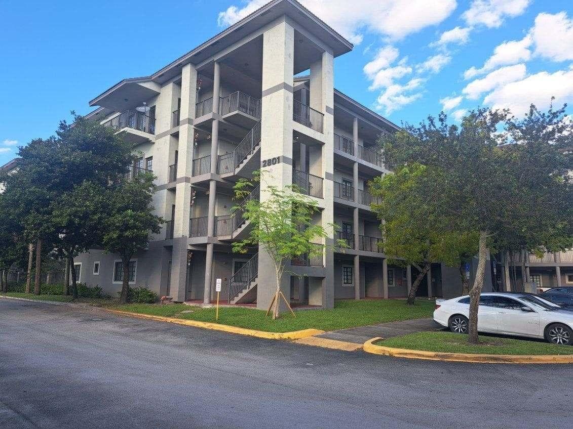 2801 RIVERSIDE Drive 105-S, Coral Springs, FL 33065