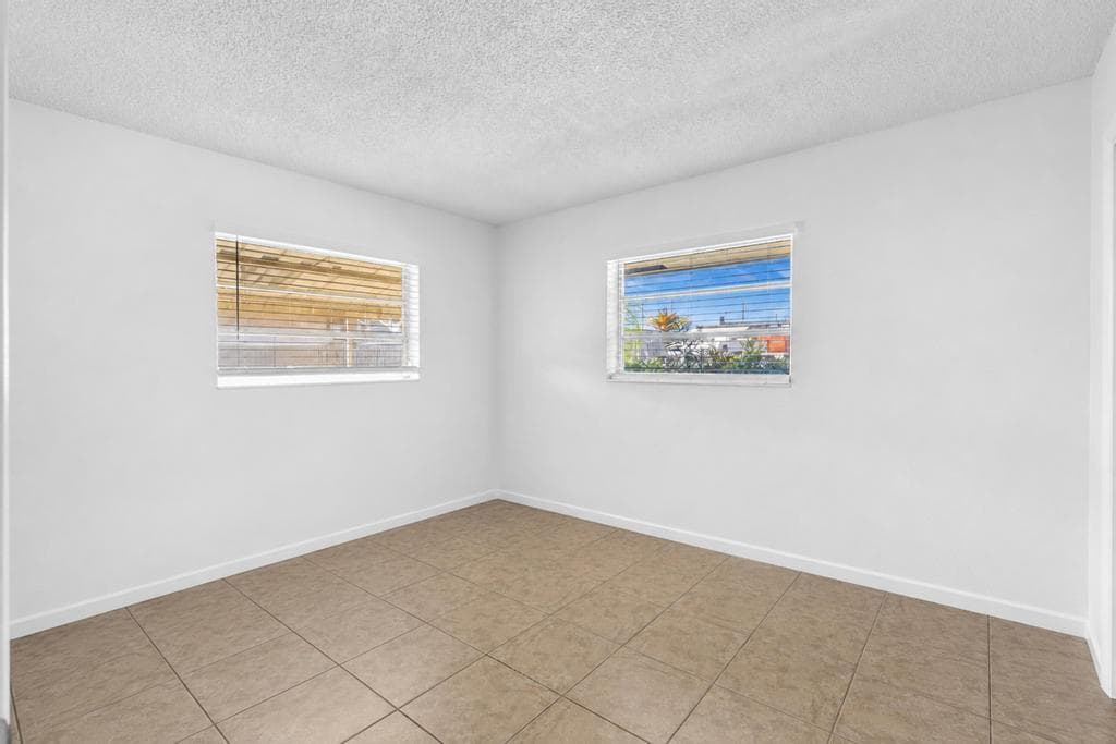 560-564 NE 35th Street, Oakland Park, FL 33334 17