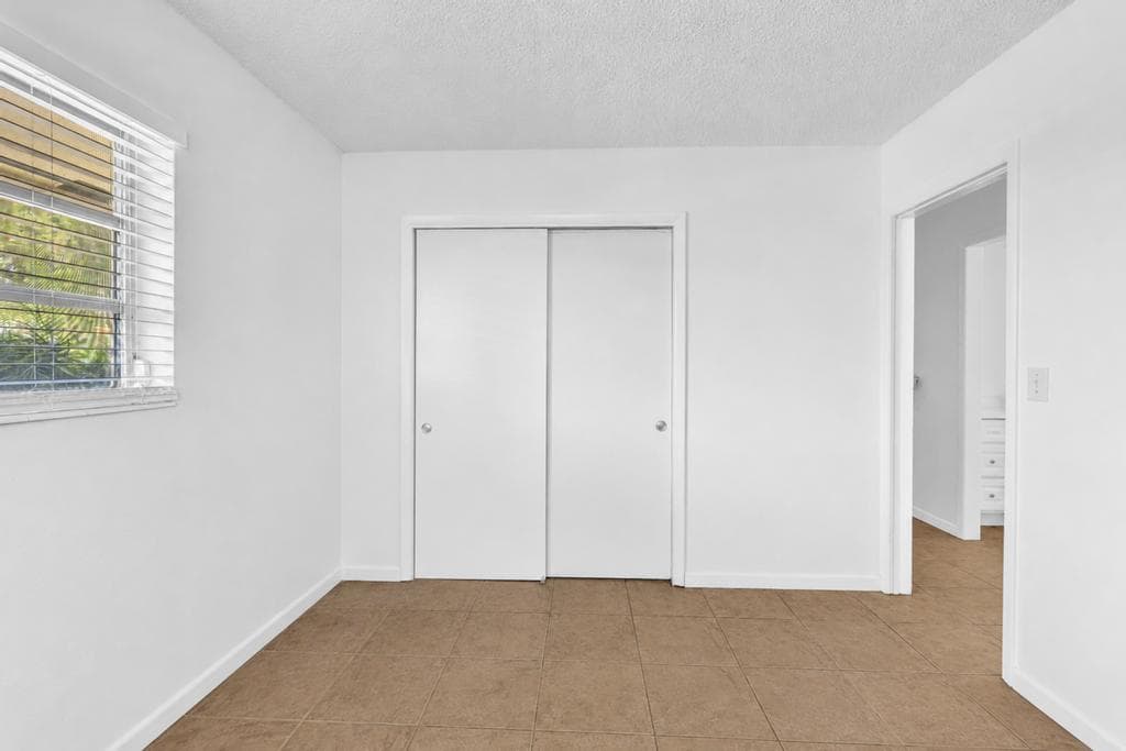 560-564 NE 35th Street, Oakland Park, FL 33334 19