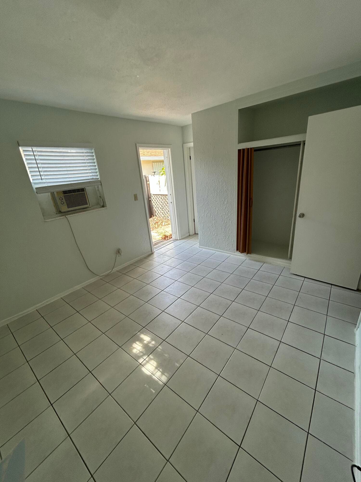 5881 NE 18th Avenue 2, Fort Lauderdale, FL 33334 4