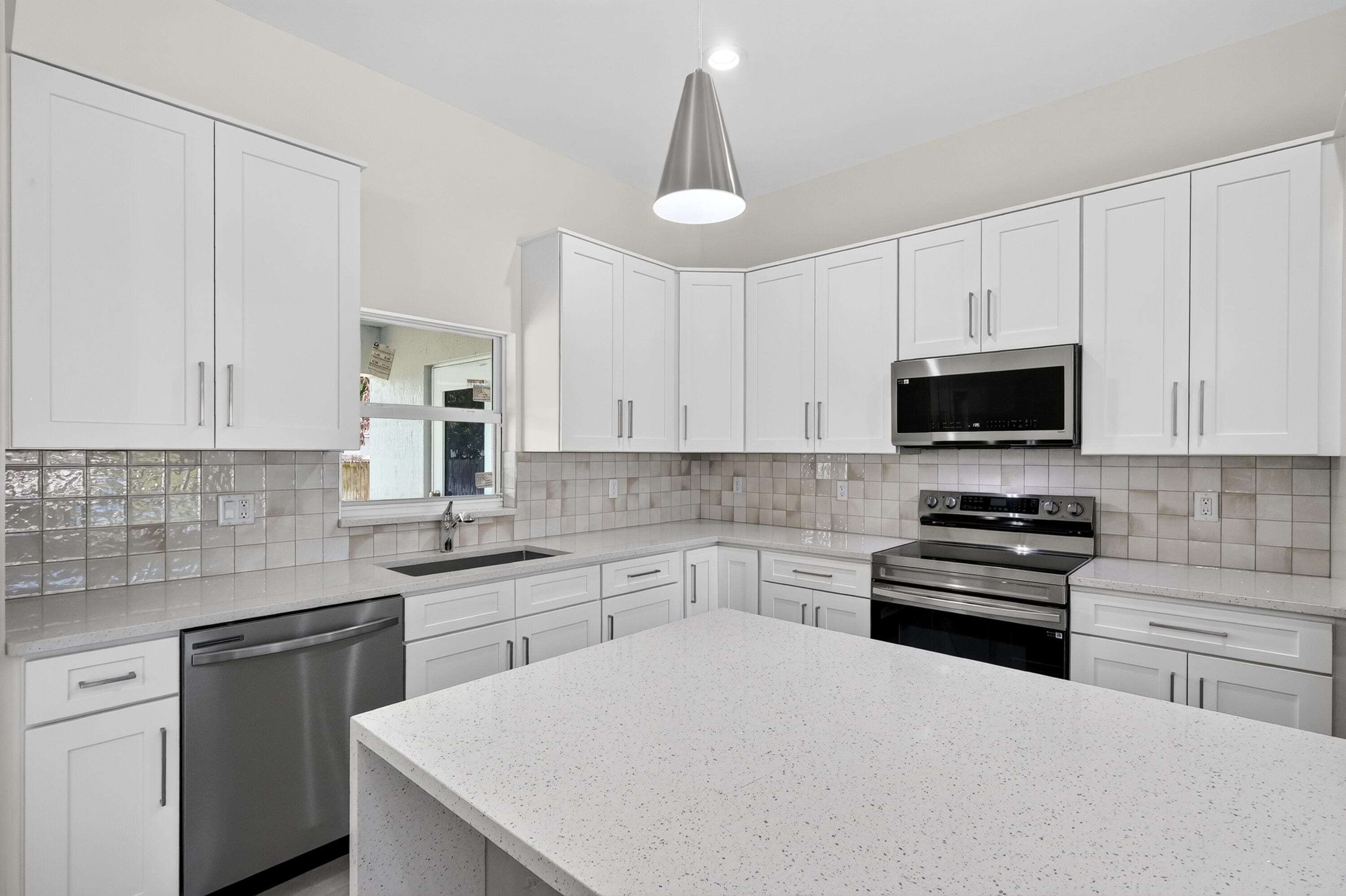 655 SW Seagull Terrace, Port St. Lucie, FL 34953 17