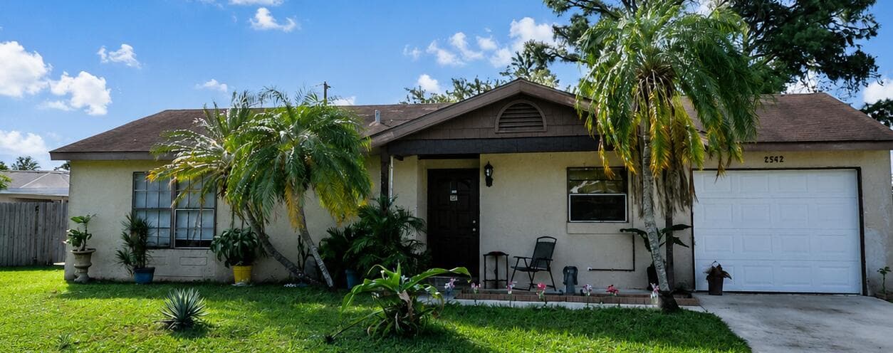 2522 SE Mariposa Avenue, FL 34952 2