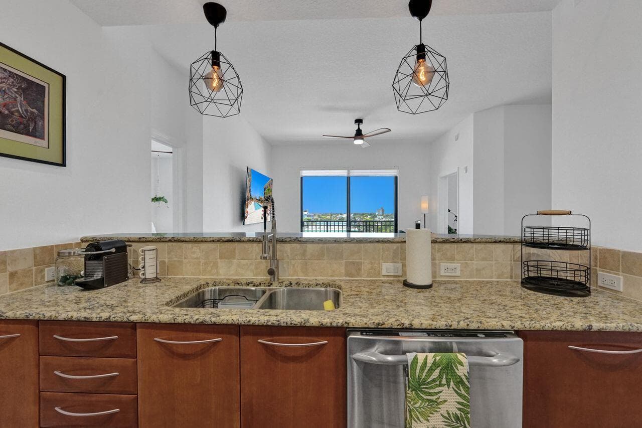 511 LUCERNE Avenue 613, Lake Worth Beach, FL 33460 4