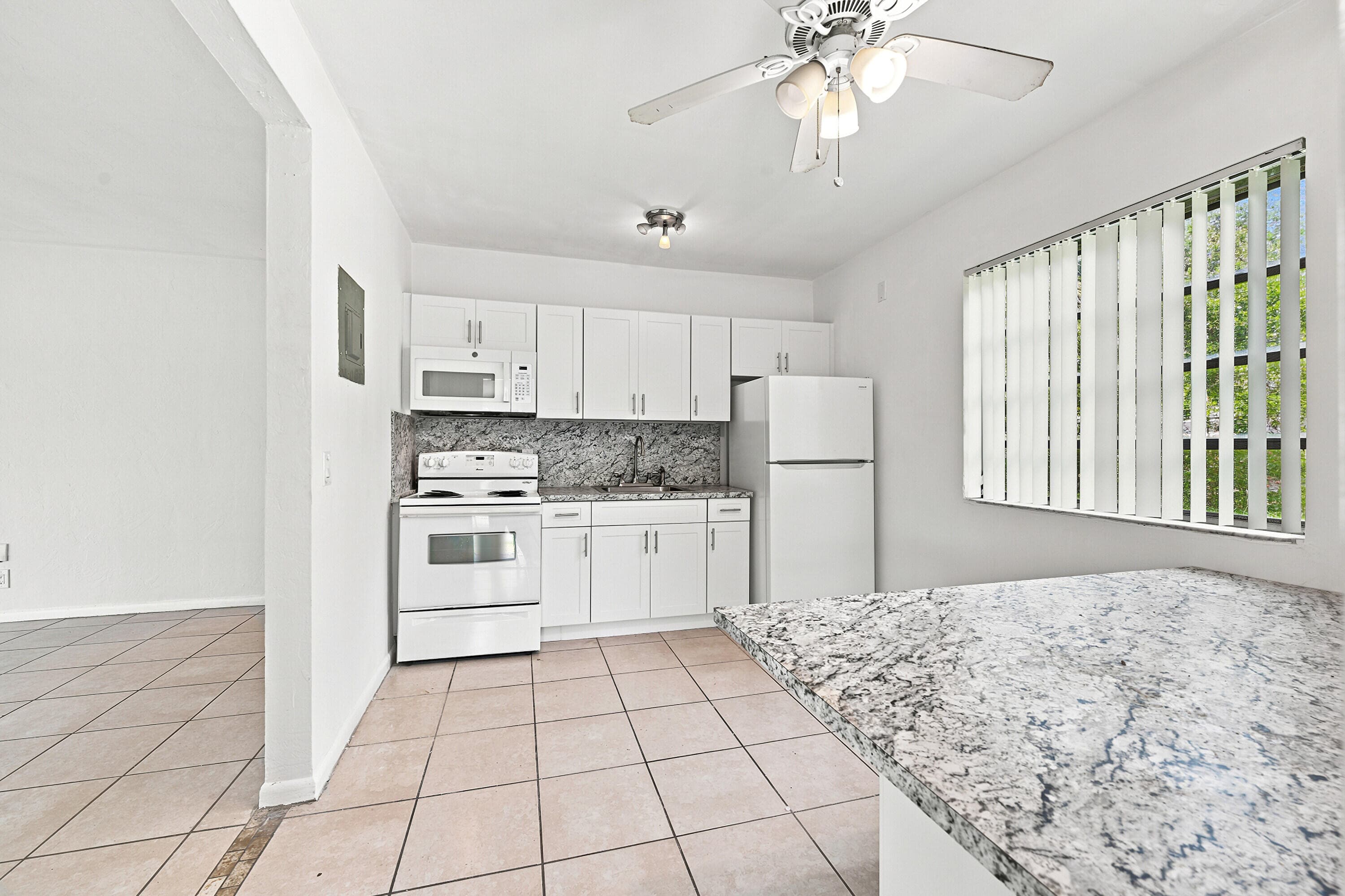 413 SW 24th Avenue, Fort Lauderdale, FL 33312 5