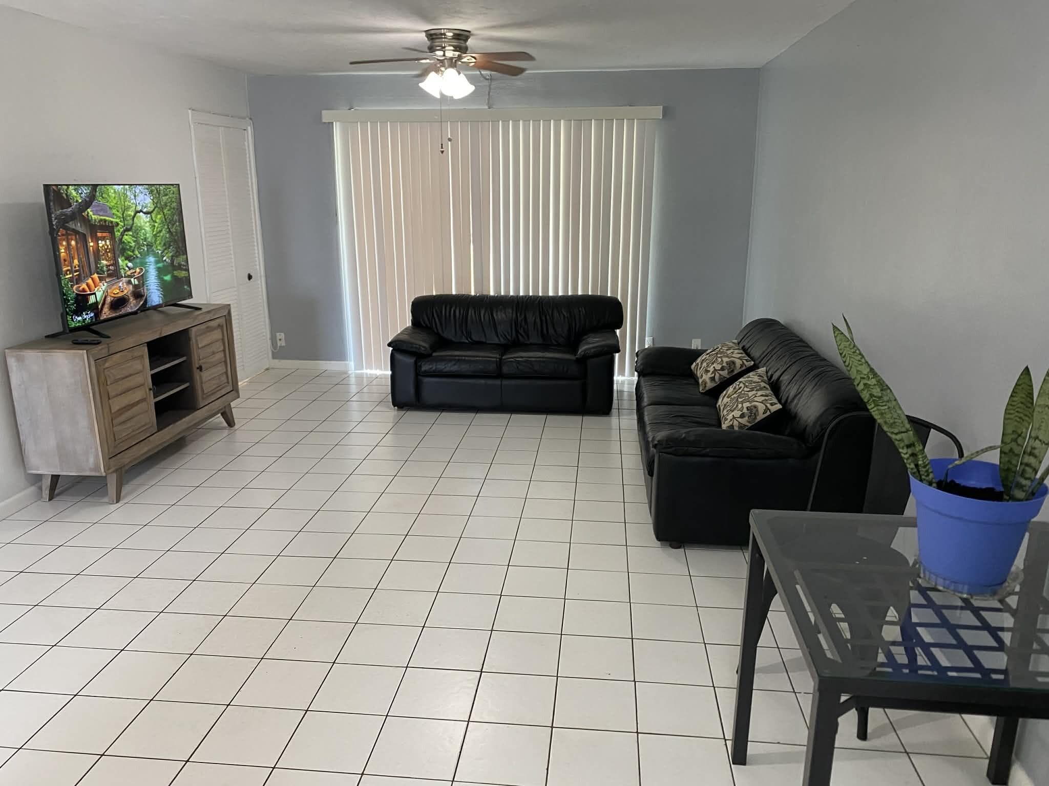 61 East Court, Royal Palm Beach, FL 33411 4