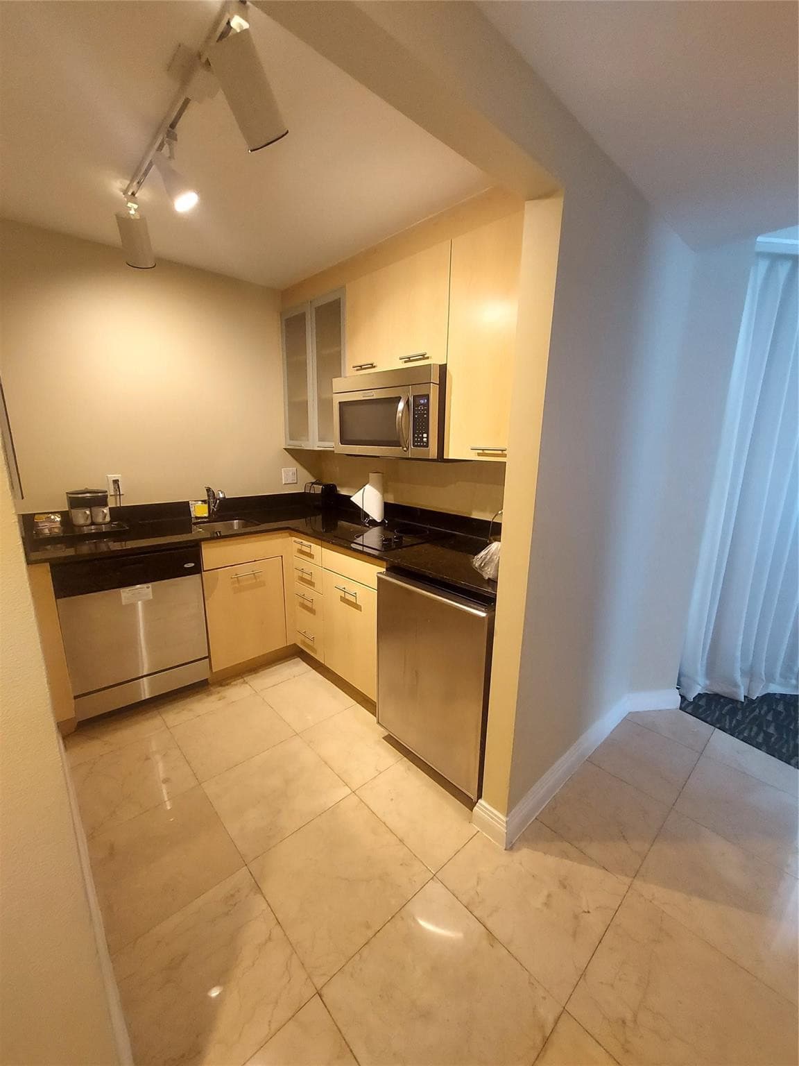 2670 E SUNRISE Boulevard 301, Fort Lauderdale, FL 33304 19