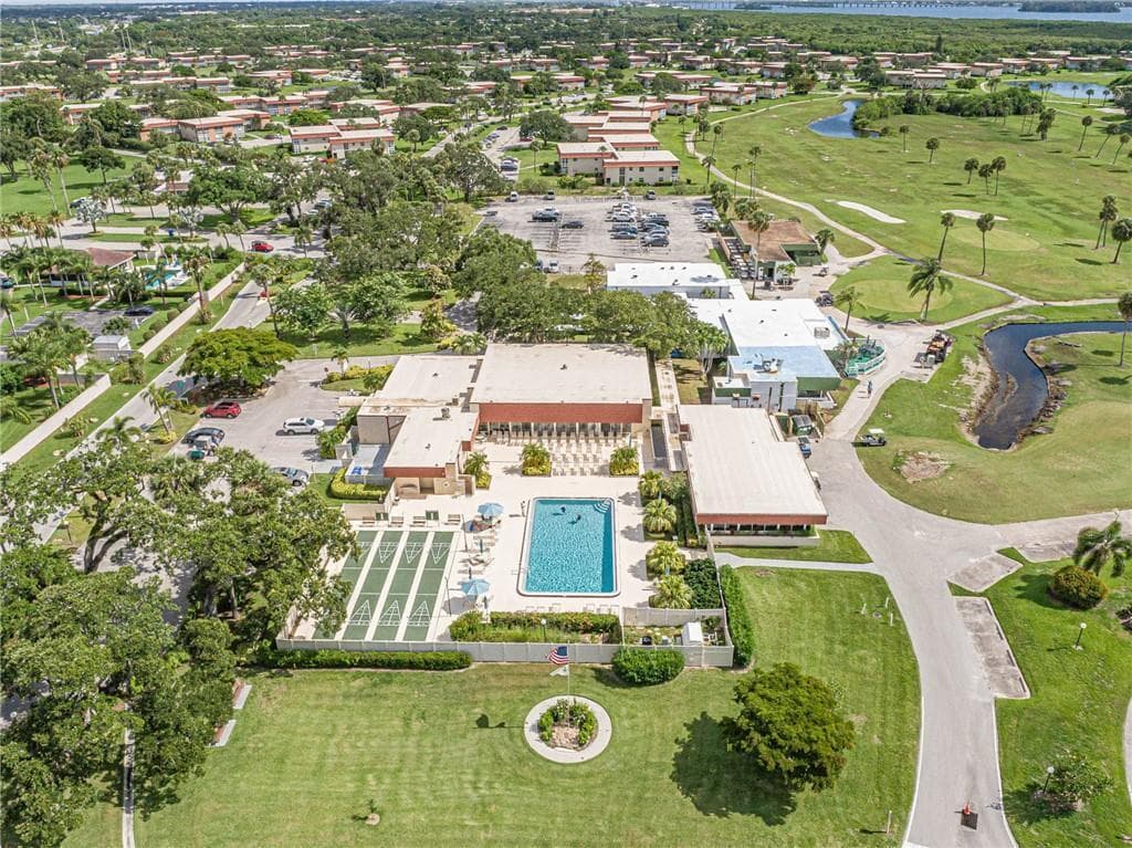 75 Royal Oak Court 204, Vero Beach, FL 32962 33