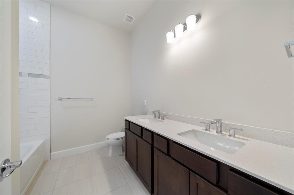 818 SE COURANCES Drive, Port St. Lucie, FL 34984 25