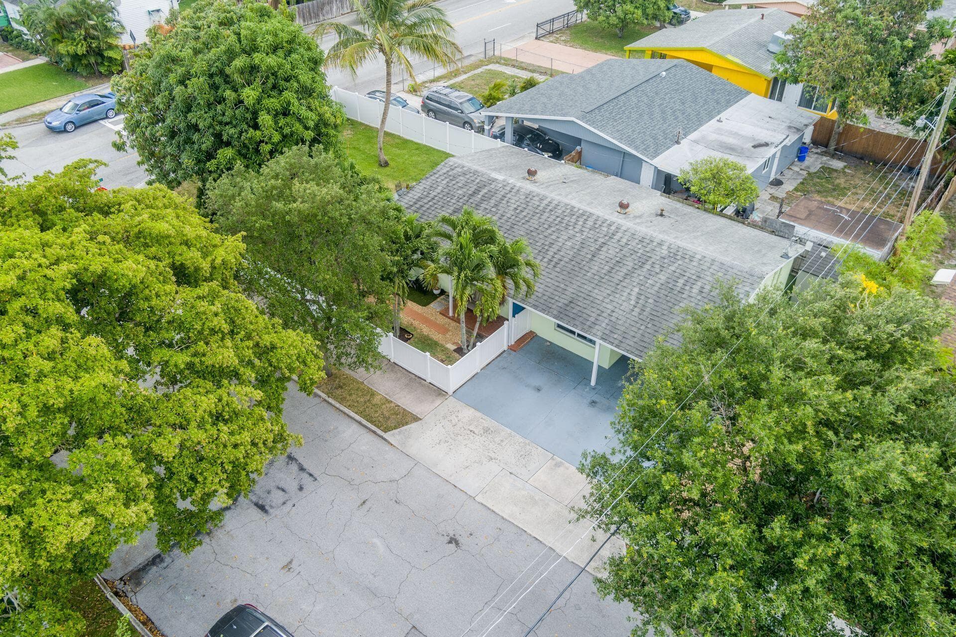 900 Sunset Road, West Palm Beach, FL 33401 25