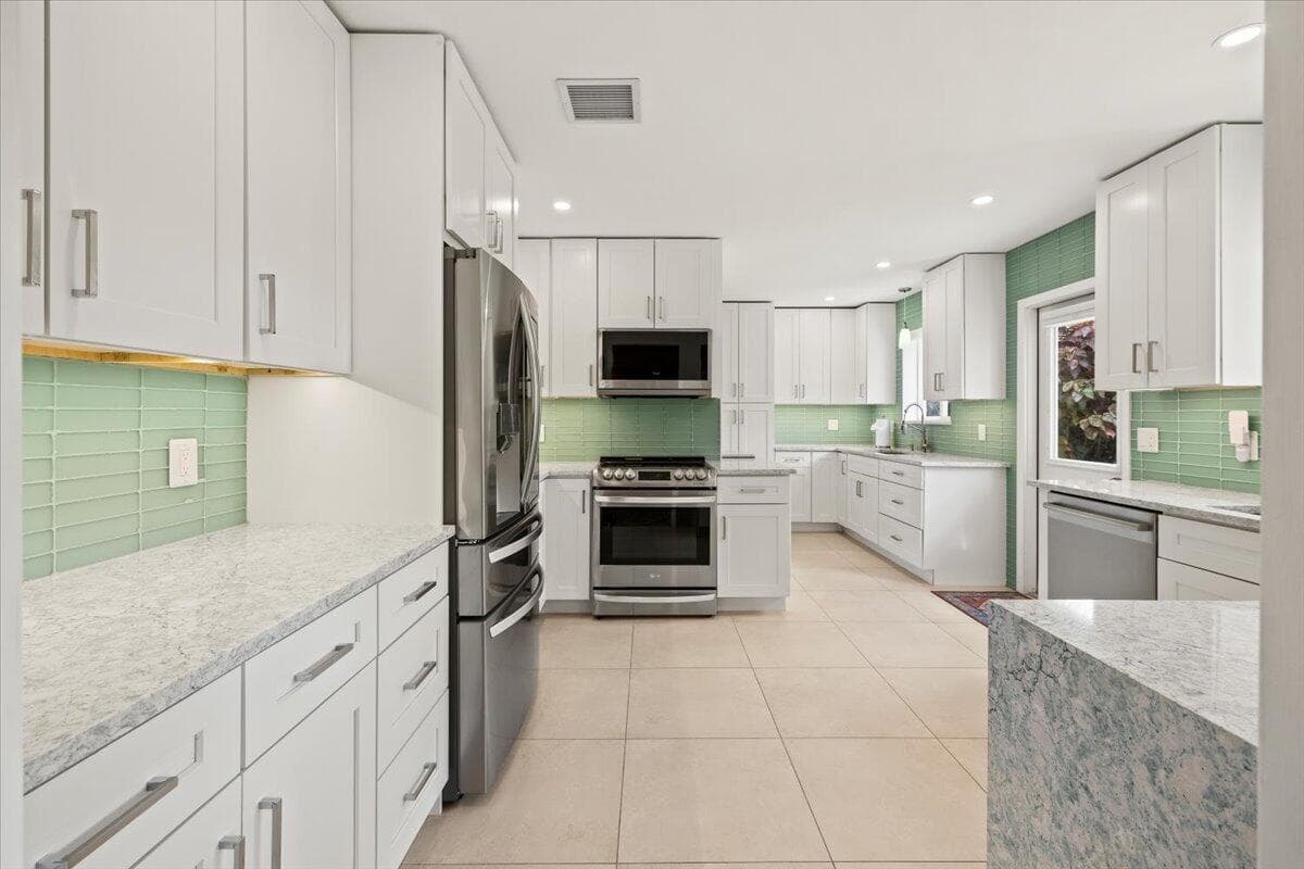 4410 NE 17TH Avenue, Oakland Park, FL 33334 3