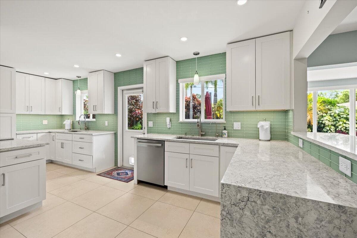 4410 NE 17TH Avenue, Oakland Park, FL 33334 24