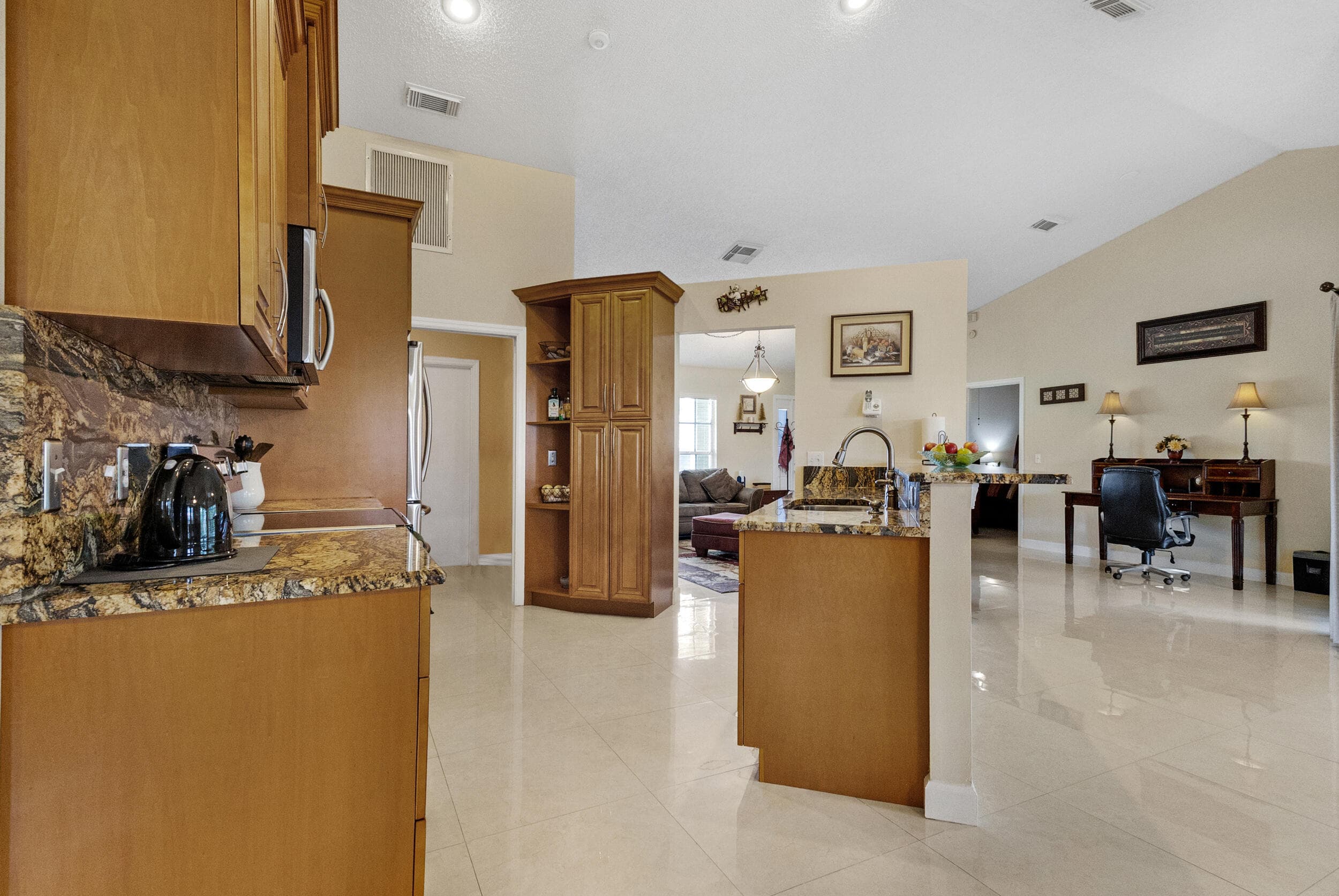 574 SW Fairview Avenue, FL 34983 5