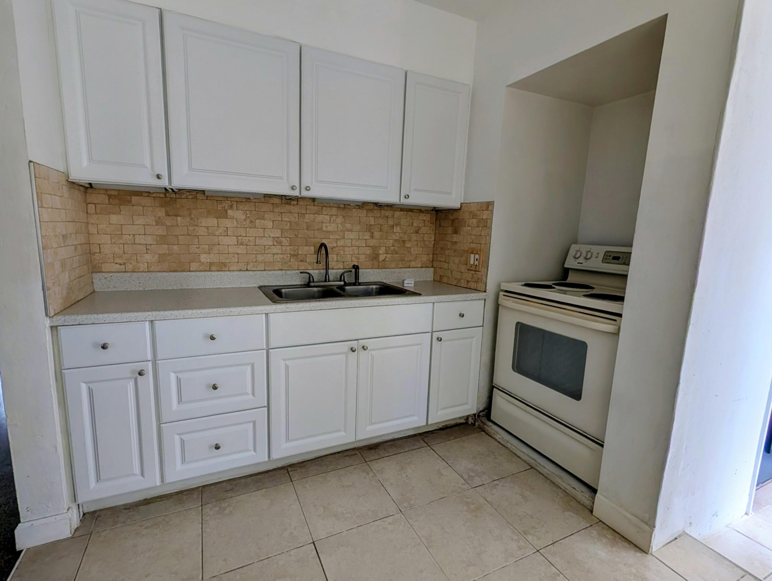 320 SW 21st Street, Fort Lauderdale, FL 33315 9