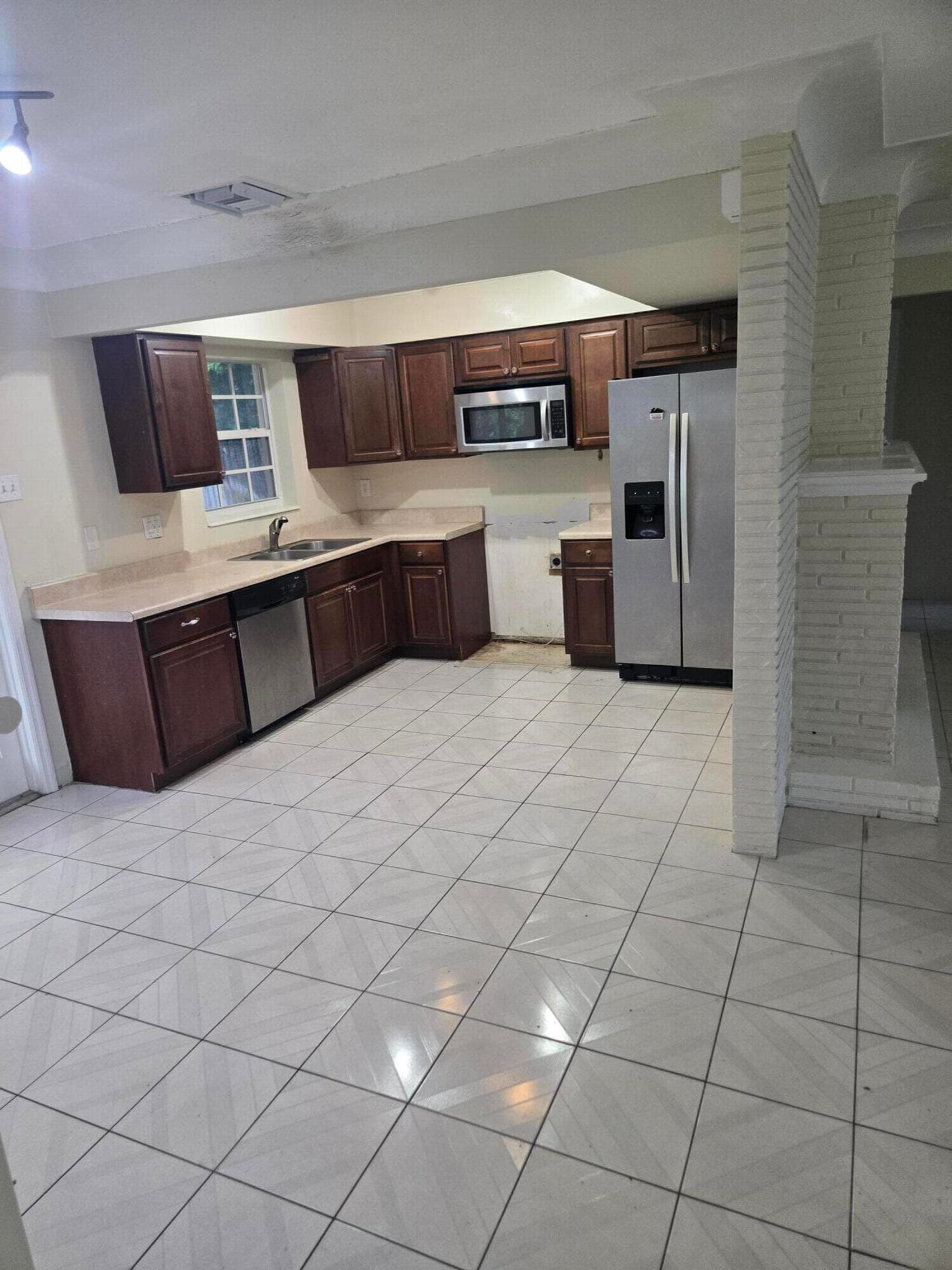 311 NE 42nd Street, Oakland Park, FL 33334 5